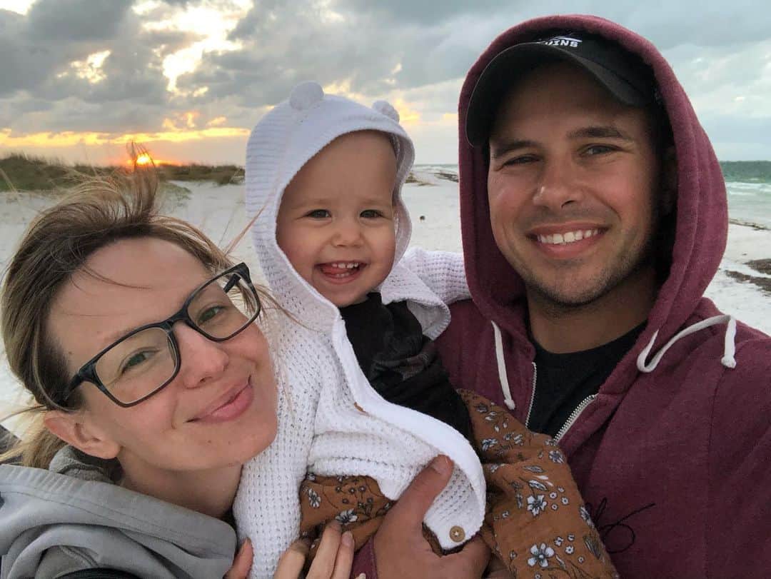 サマンサ・ドロークのインスタグラム：「My heart has grown 1000x more because of these two. My home and my happy place ❤️ Happy Valentines Day!」
