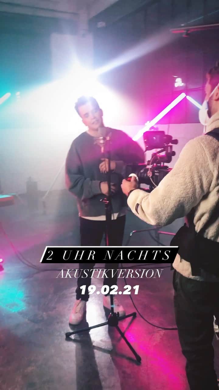 Kayefのインスタグラム：「#2uhrnachts Akustikversion am Freitag überall ✌🏻🎹🎙」