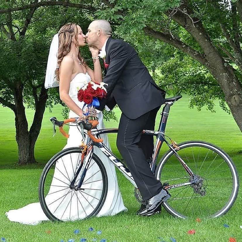 Fuji Bikesさんのインスタグラム写真 - (Fuji BikesInstagram)「Happy #valentinesday from Fuji to you! @lawhorn593 says that one of his favorite moments on his Fuji was riding into his wedding 😍 Did Fuji play a role in your love story?」2月15日 1時19分 - fujibikes