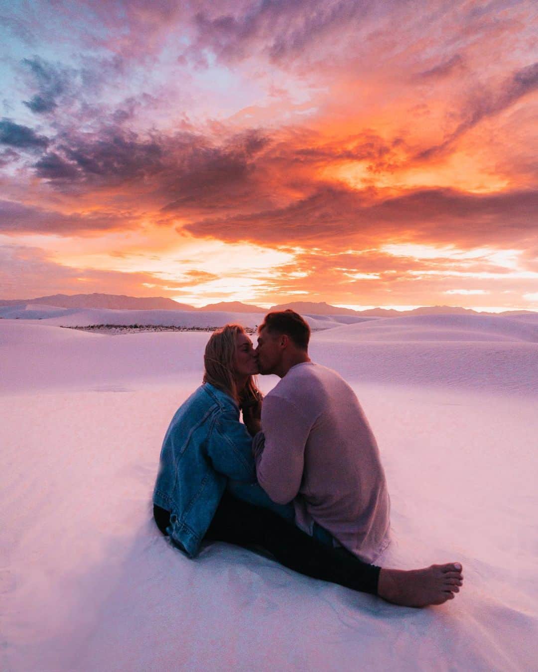スティーブ・クックのインスタグラム：「Pretty sure she uses kissing as a way to get me to stop talking.... so I keep talking.  Long distance, COVID, and anything else life throws at us won’t stop this.  Ps- Missed Valentine’s day kisses will be made up for with interest when I see you @morganrosemoroney」