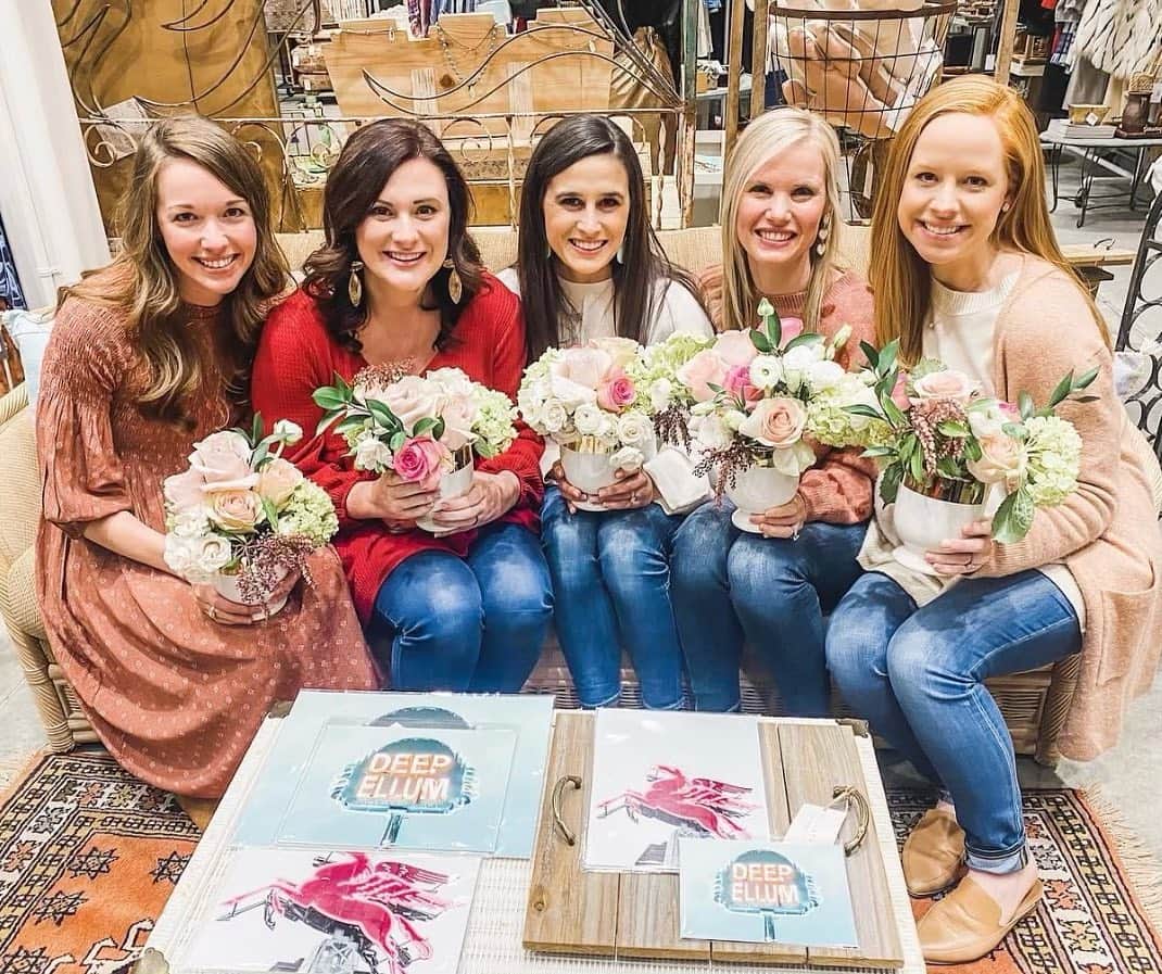 Dude Perfectのインスタグラム：「Happy Valentine’s Day to our five amazing gals! Y’all are the true MVPs ❤️💐」