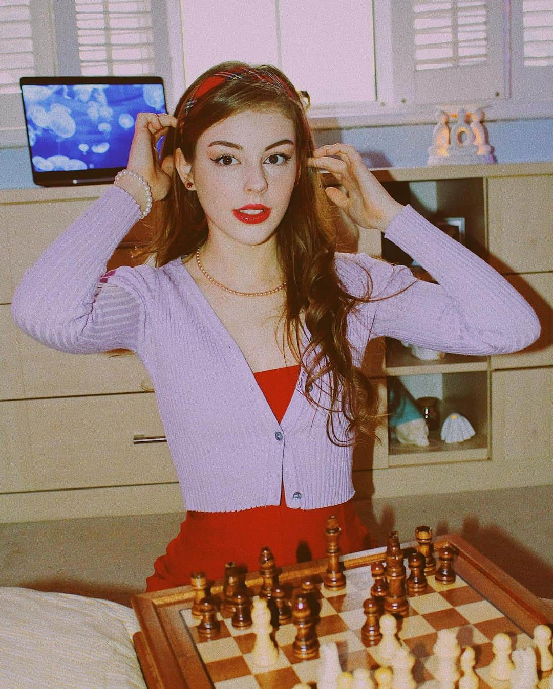 Amelia Gethingさんのインスタグラム写真 - (Amelia GethingInstagram)「Nothing says Valentine’s quite like slaughtering your boyfriend in chess ❤️💜❤️ sorry hun x」2月15日 1時30分 - ameliagething