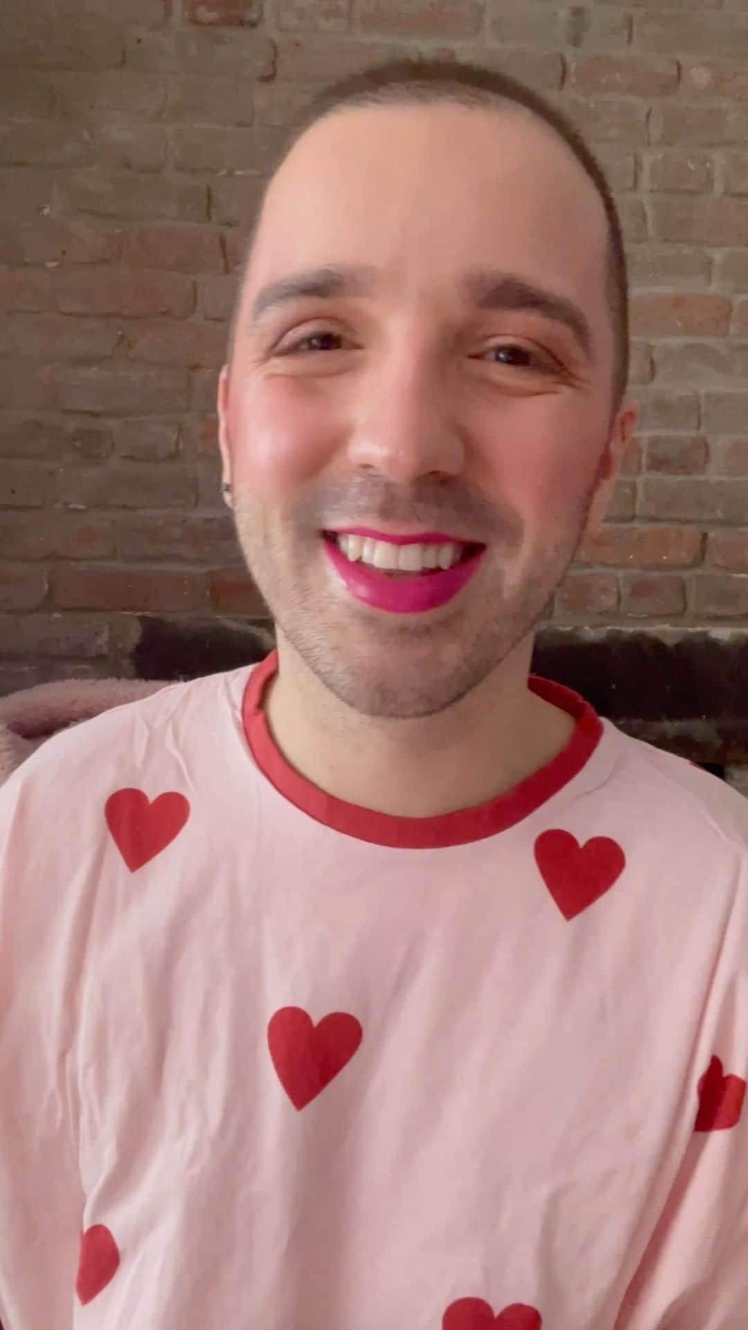 BECCAのインスタグラム：「Tynan has been waiting all year for Valentine's Day, so he's getting a very flushed, very pink look using all of his BECCA favorites. 📸: @tynanbuck   Get the look:  🎀 Light Gleam Primer + Topper Liquid Eyeshadow in Lunar and Red Star 🎀 Luminous Blush in Foxglove and Dahlia 🎀 Pressed Highlighter in Rose Quartz  - #valentinesday #grwm #glam #beccacosmetics #galentines #lippie」