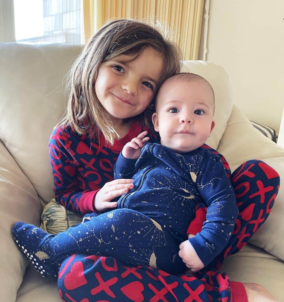 ジェシカ・シーバのインスタグラム：「No matter what, we have the love and the values we cultivate at home. The greatest revenge is rising above and raising the next generation to do better. And they will do infinitely better- for all of us.」