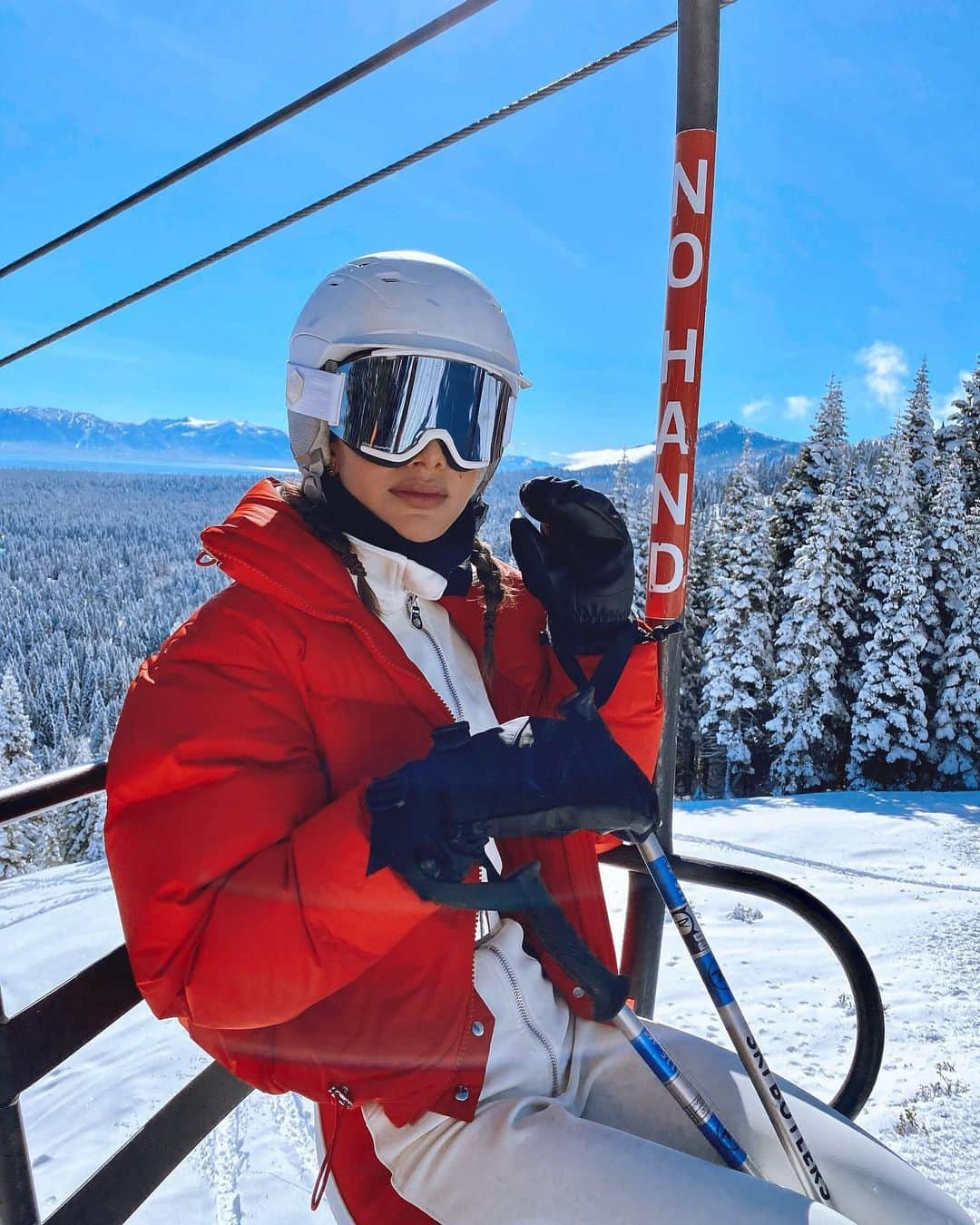 Camila Coelhoさんのインスタグラム写真 - (Camila CoelhoInstagram)「Happy Valentine’s Day❤️ sending all of you so much love!!!  ———- Enviando muito amor a todos vocês (dia dos Namorados por aqui)! #ski #valentines」2月15日 1時36分 - camilacoelho