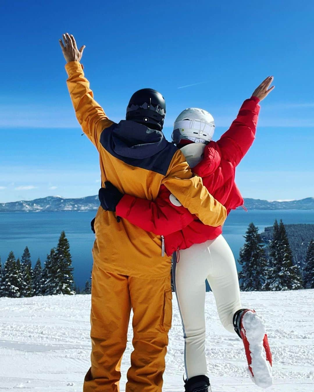 Camila Coelhoさんのインスタグラム写真 - (Camila CoelhoInstagram)「Happy Valentine’s Day❤️ sending all of you so much love!!!  ———- Enviando muito amor a todos vocês (dia dos Namorados por aqui)! #ski #valentines」2月15日 1時36分 - camilacoelho