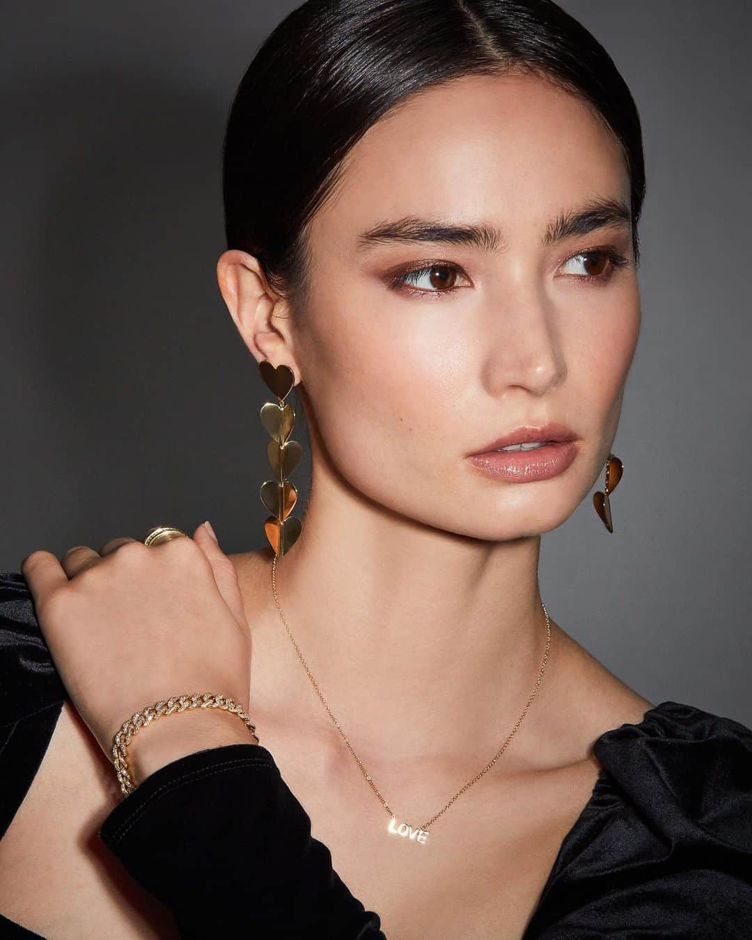 Saks Fifth Avenueのインスタグラム：「This #ValentinesDay, all you need is love—and exquisite heartfelt designs from @cadardesigns, @spinellikilcollin and @efcollection.」