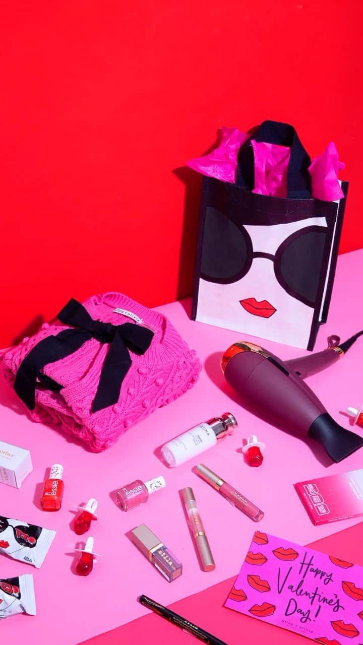 アリス+オリビアのインスタグラム：「Happy Valentine’s Day! 💕 Win our package by liking and tagging your valentine in this post. Cupid approved it! Two winners will be announced on February 15th! 💋 #AOLovesYou #Giveaway」