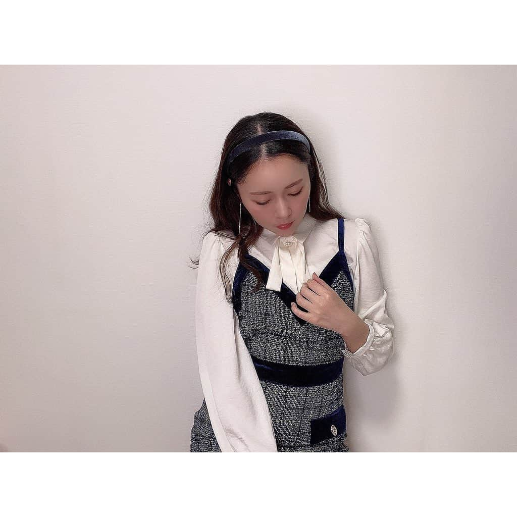 多田愛佳のインスタグラム：「Happy Valentines Day🍫🤍 . ブラウス:ZARA ワンピース:DHOLIC カチューシャ: pinkrocket . . #らぶたん私服」