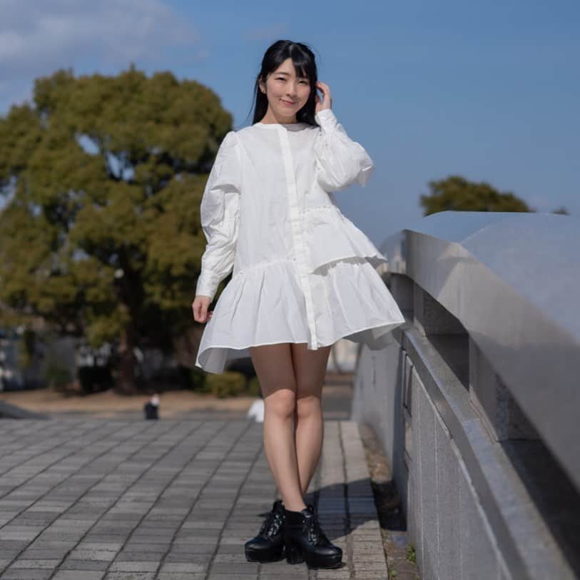 服部彩香のインスタグラム：「昨日バレンタインのあやかまる私服🎀 買ったばかりのwhoswhochicoの チュニックが可愛い😆 やっぱり白いワンピースが好きだな❣̈ . #あやかまる私服 #まる私服 #私服  #ランダムティアードチュニック #whoswhochico  #ワンピース #チュニック #ootd #コーディネート #サロモ #フリーモデル #フリーランス #被写体 #グラドル #グラビア  #くびれスト #仕事依頼 #ポートレート #ポートレートモデル #あやかまる #服部彩香 #shotting  #portrait #followme  #写真好きな人と繋がりたい #カメラ好きな人と繋がりたい #写真撮るのが好きな人と繋がりたい #オシャレさんと繋がりたい」