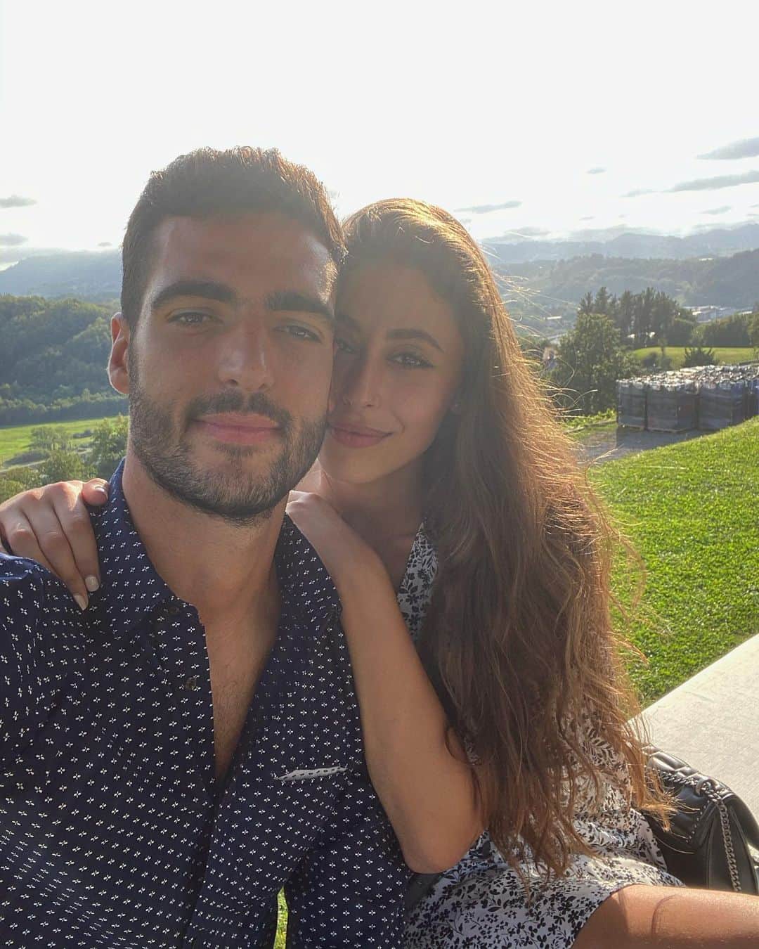 ミケル・メリノのインスタグラム：「Happy Valentines day my love! ❤️😍 @lolaliberal」