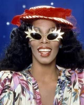 Warby Parkerのインスタグラム：「How we're showing up to the Zoom Valentine's Day date 💕 #frameinspiration (📸 Donna Summer by Harry Langdon.)」