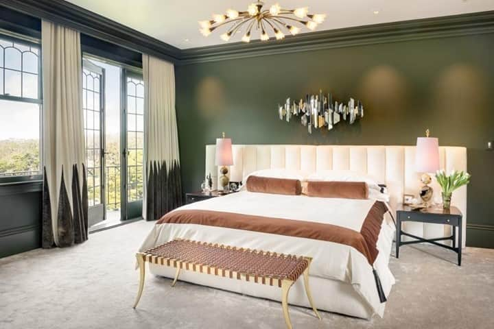 HGTVさんのインスタグラム写真 - (HGTVInstagram)「Make every day as romantic as Valentine's Day with a lush bedroom makeover. 💞 We have 20 ideas for creating a romantic main bedroom waiting for you at the link in our profile. 🔝 ⁠ ⁠ This expansive bed serves as a stylish spot for deep sleep and coquettish conversations. 🤭 The feminine mauve-trimmed linens pop against the rugged, hunter-green walls. 💗 💚 A dreamy, creamy headboard and matching drapes serve softness and order to the space. 😍⁠ ⁠ Discover more dreamy, romantic bedroom ideas when you visit the link in our profile (and click on this photo). 🔝 💤⁠ ⁠ 📸 Jason Kisner⁠ ⁠ #valentinesday #mainbedroommakeover #romance #bedroomdesign #sweetdreams」2月15日 2時02分 - hgtv