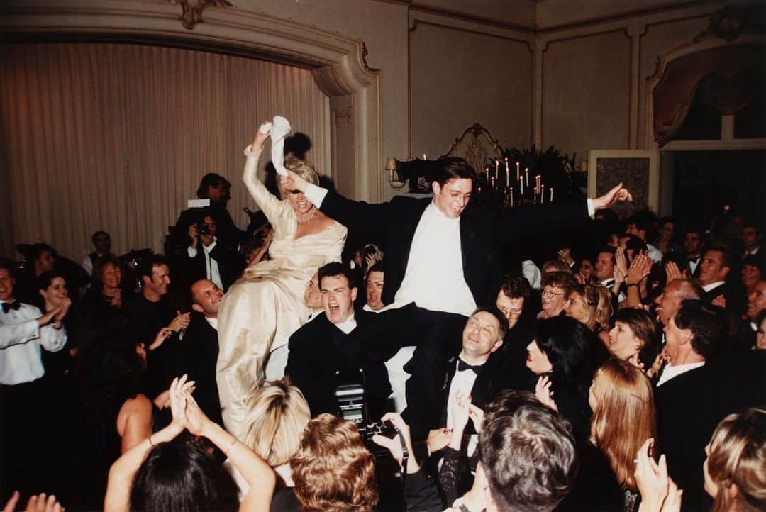 ヒュー・ジャックマンのインスタグラム：「Deb. You are, and always will be, the great love of my life. I love you to the moon and back. #happyvalentinesday」
