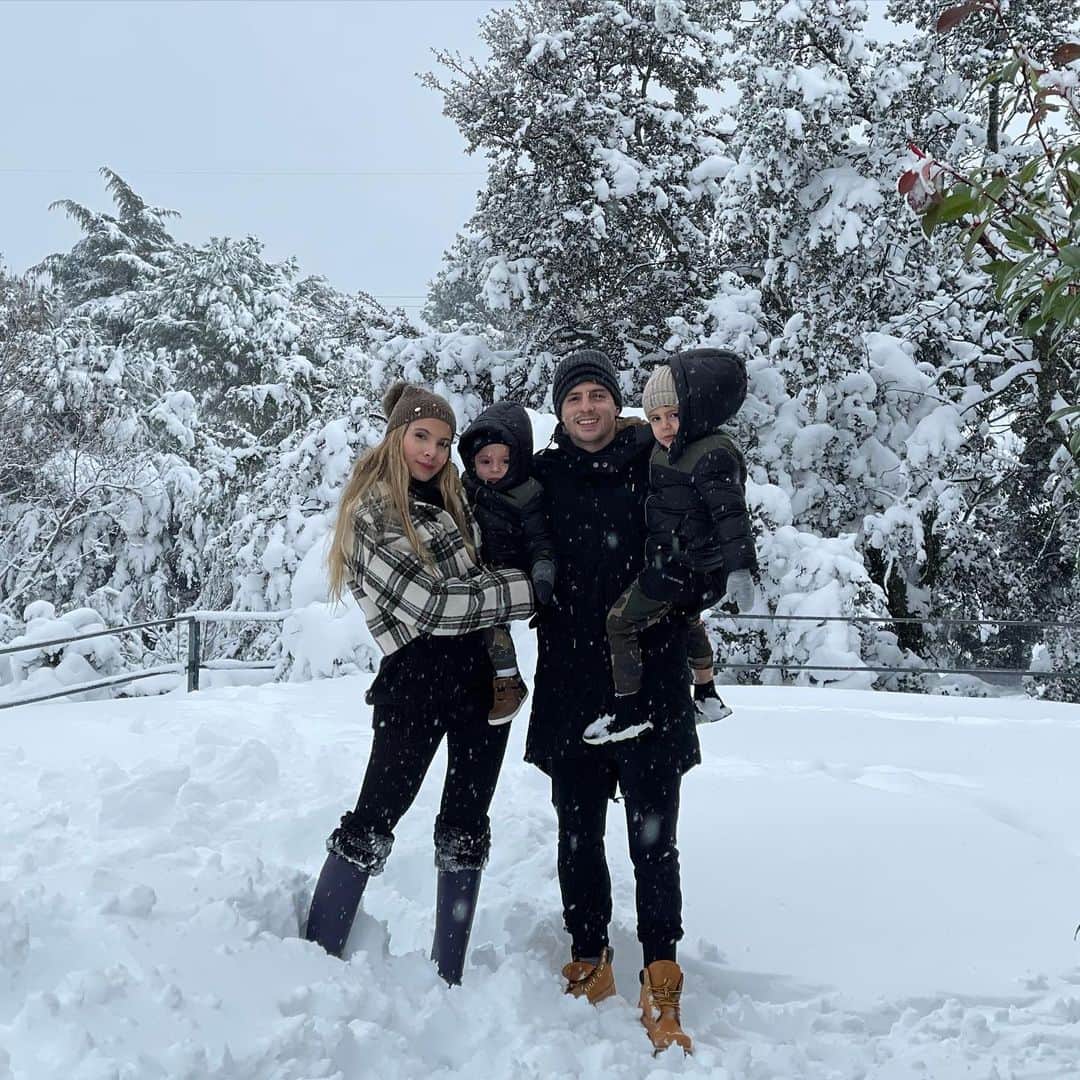 サンティアゴ・アリアスのインスタグラム：「Ellos son mi San Valentín!! ❤️❤️ @karinjimenez91 @thiagoylucca 😍👨‍👩‍👦‍👦 #sanvalentin #valentinesday」