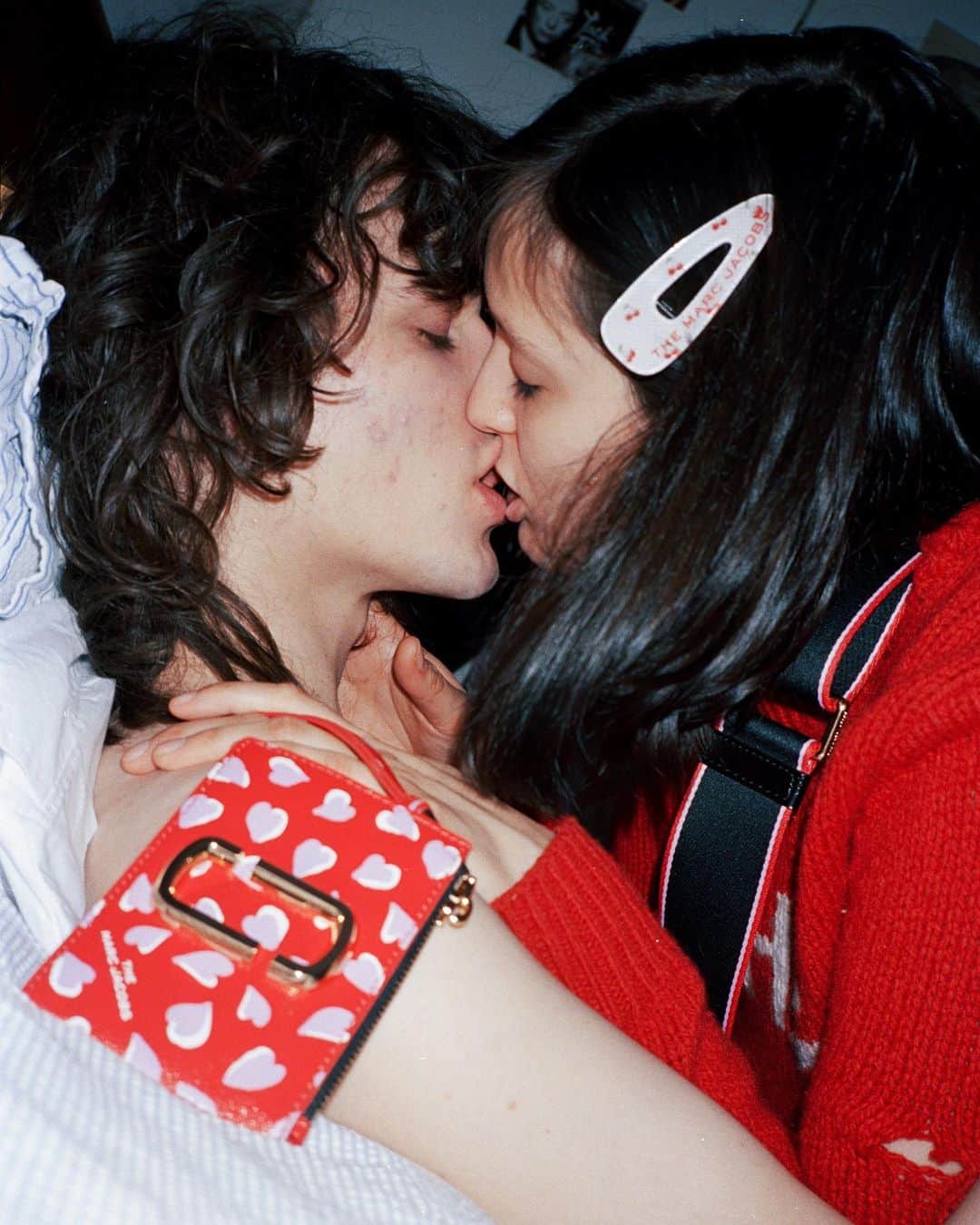 Marc Jacobsのインスタグラム：「Happy Valentine’s Day ❣️  Sammie and Jack with THE SNAPSHOT PRINTED HEARTS WALLET.  Photographed by @IndigoLewinStudio Styled by @EmersonDanielle  December 9, 2020 in London, England.」
