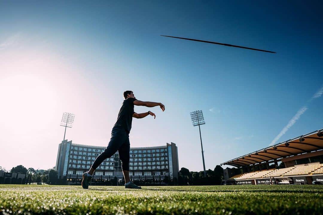 のインスタグラム：「Mentally prepared for this scenery already - but still way too snowy out here ❄️🙈 Who else wants to throw again!!?? #javelin #throws #throwers #trackandfield #speerwurf #leichtathletik」
