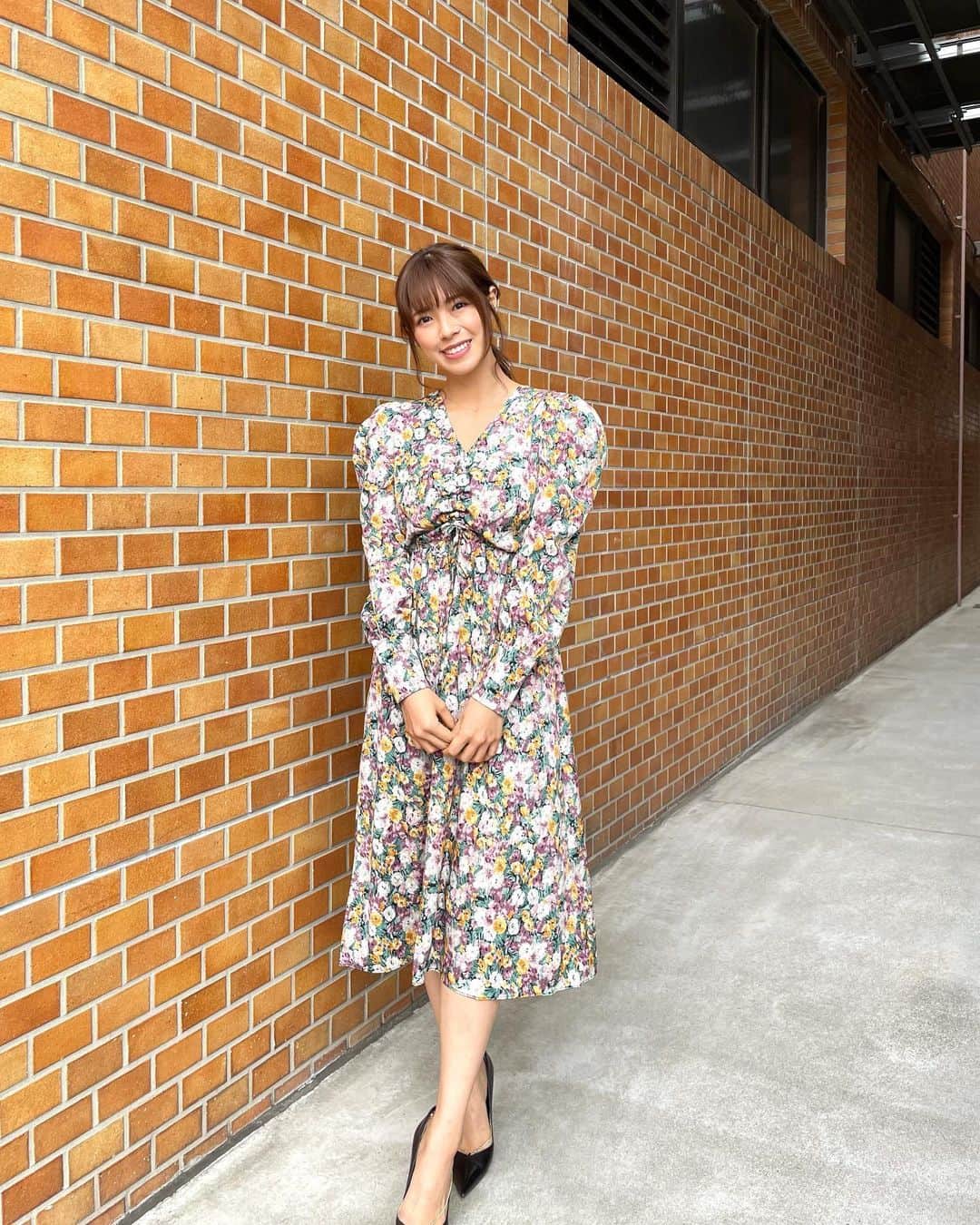 わちみなみのインスタグラム：「先日の衣装﻿ @saaageboutique  最近花柄続きにしてるんです☺️✨﻿ 春だよね。﻿ 日が長くなってちょっぴり切ない✊🏻﻿ この時期はまだ学生時代の春先を﻿ 思い出しちゃうんだけど、みなさんは﻿ いつぐらいを思い出しちゃいますか？🌸﻿ ﻿ ↓﻿ ﻿ わたしの初めてのトレーディングカード﻿ 発売決定しました！﻿ ﻿ 素敵なお写真だらけです。﻿ 特典付きは豪華です！🙏﻿ ホリプロショップご覧ください✨﻿ ﻿ https://horipro-shop.com/products/detail/654﻿ ﻿ #衣装　#ワンピース﻿ #春﻿ #トレーディングカード﻿ #チェキ﻿ #トレカ﻿」