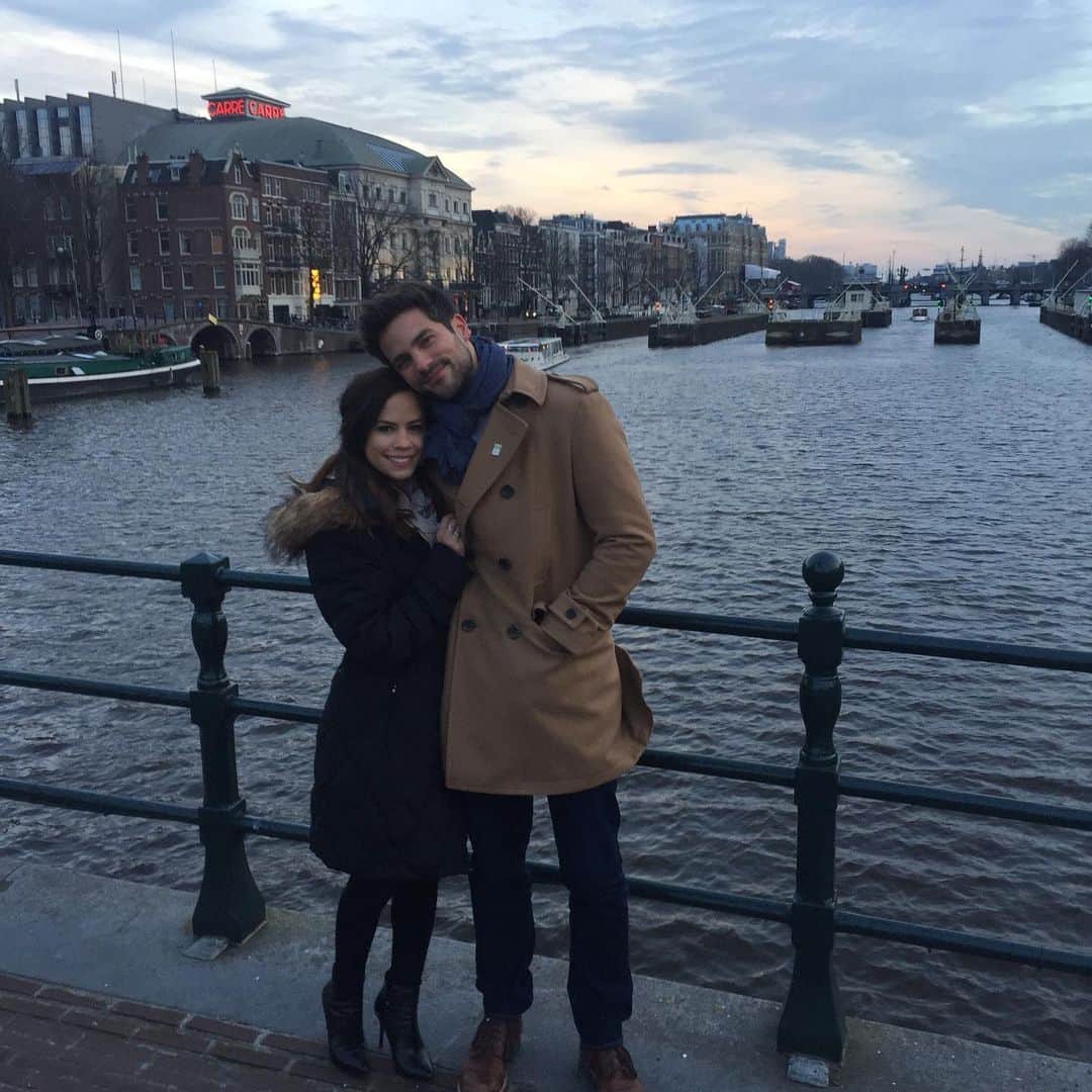 ブラント・ドーハティのインスタグラム：「3 years ago we got engaged in Amsterdam. Today she’s 8 months pregnant and we’re spending the day in sweatpants. Life comes at you fast. Happy Valentines Day @kimdaugherty_」