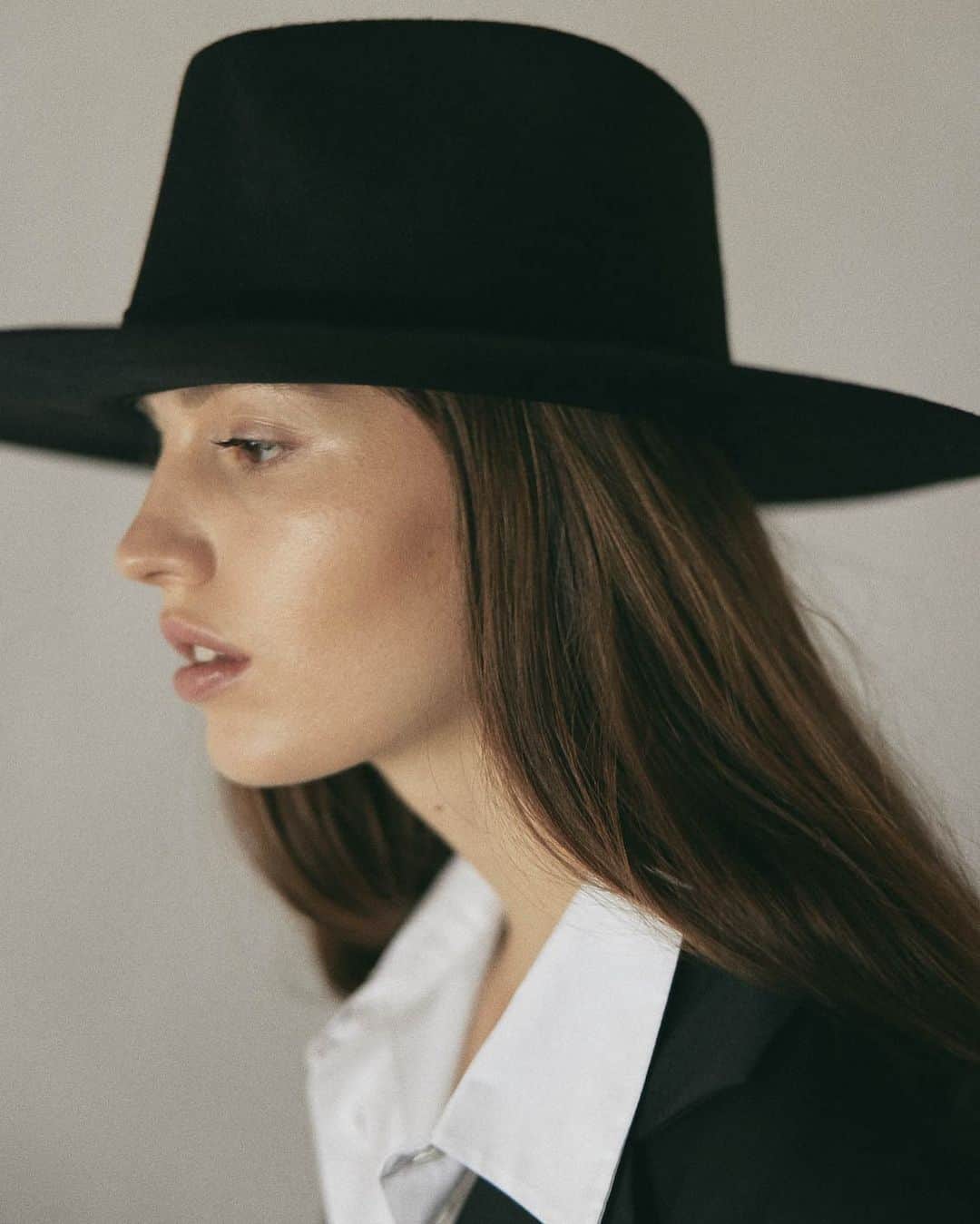 JanessaLeoneのインスタグラム：「THE ESSENTIAL BLACK HAT COLLECTION ____ Discover your next wardrobe staple.  #janessaleone」