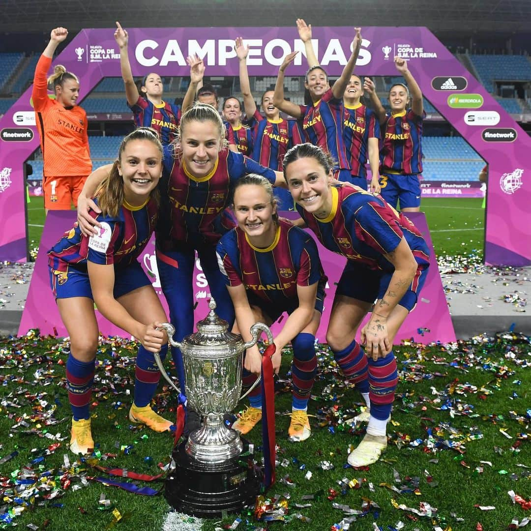 Ana Maria Crnogorcevicさんのインスタグラム写真 - (Ana Maria CrnogorcevicInstagram)「🏆 about last night 🏆.... #copadelareina #2019/20 #fcbfemeni #campeonas」2月15日 2時18分 - ana_crnogorcevic