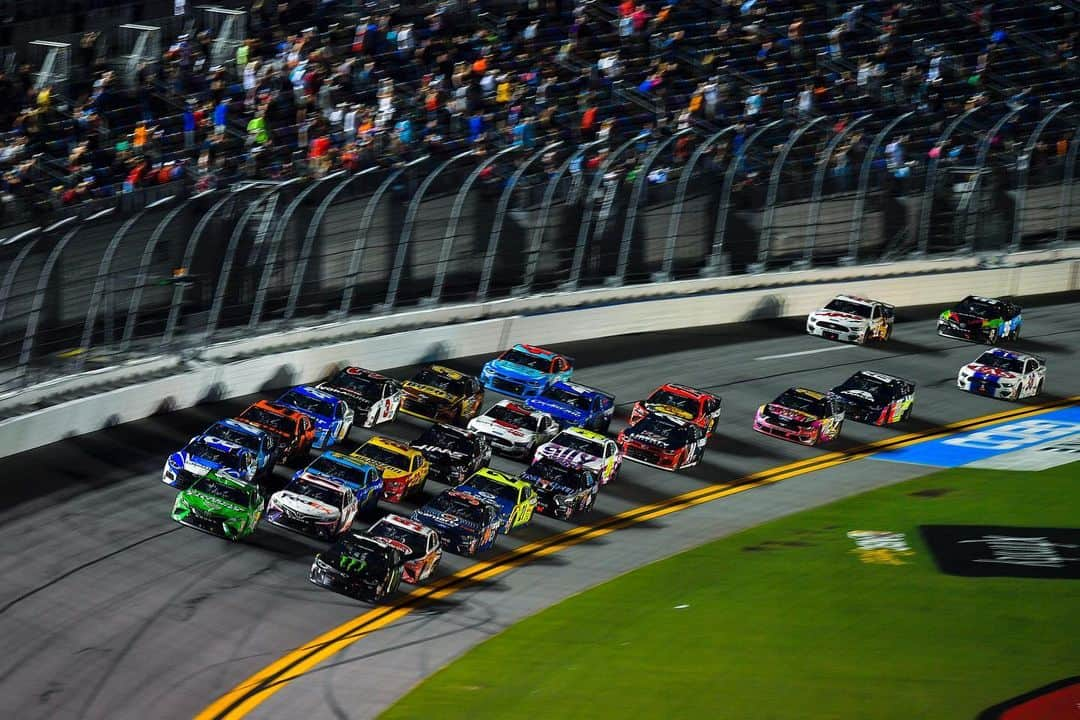 モンスターエナジーさんのインスタグラム写真 - (モンスターエナジーInstagram)「Pulling up for the BIG RACE in style 🏁 @KurtBusch @NASCAR #Daytona500  📺: 12pm PST on FOX  #NASCAR #MonsterEnergy」2月15日 2時16分 - monsterenergy