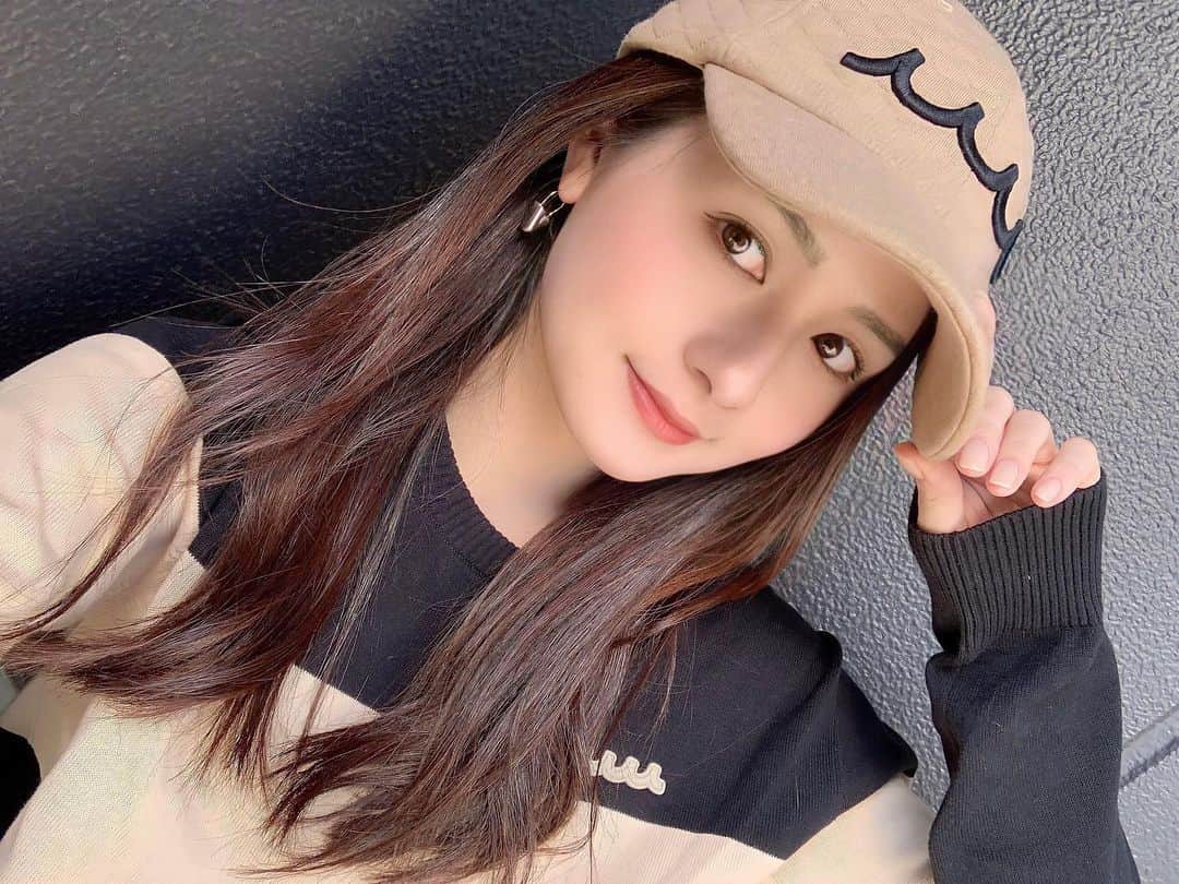 五十嵐みさのインスタグラム：「. mutaのキャップとニット 可愛すぎて愛用確定😏 全身mutaでお出かけしたいなー🚶‍♀️ . #muta#mutamarine#mutaracing#レースクイーン#ムータ#ムータマリン#キャップ#帽子#コーディネート#supergt#スーパーgt」
