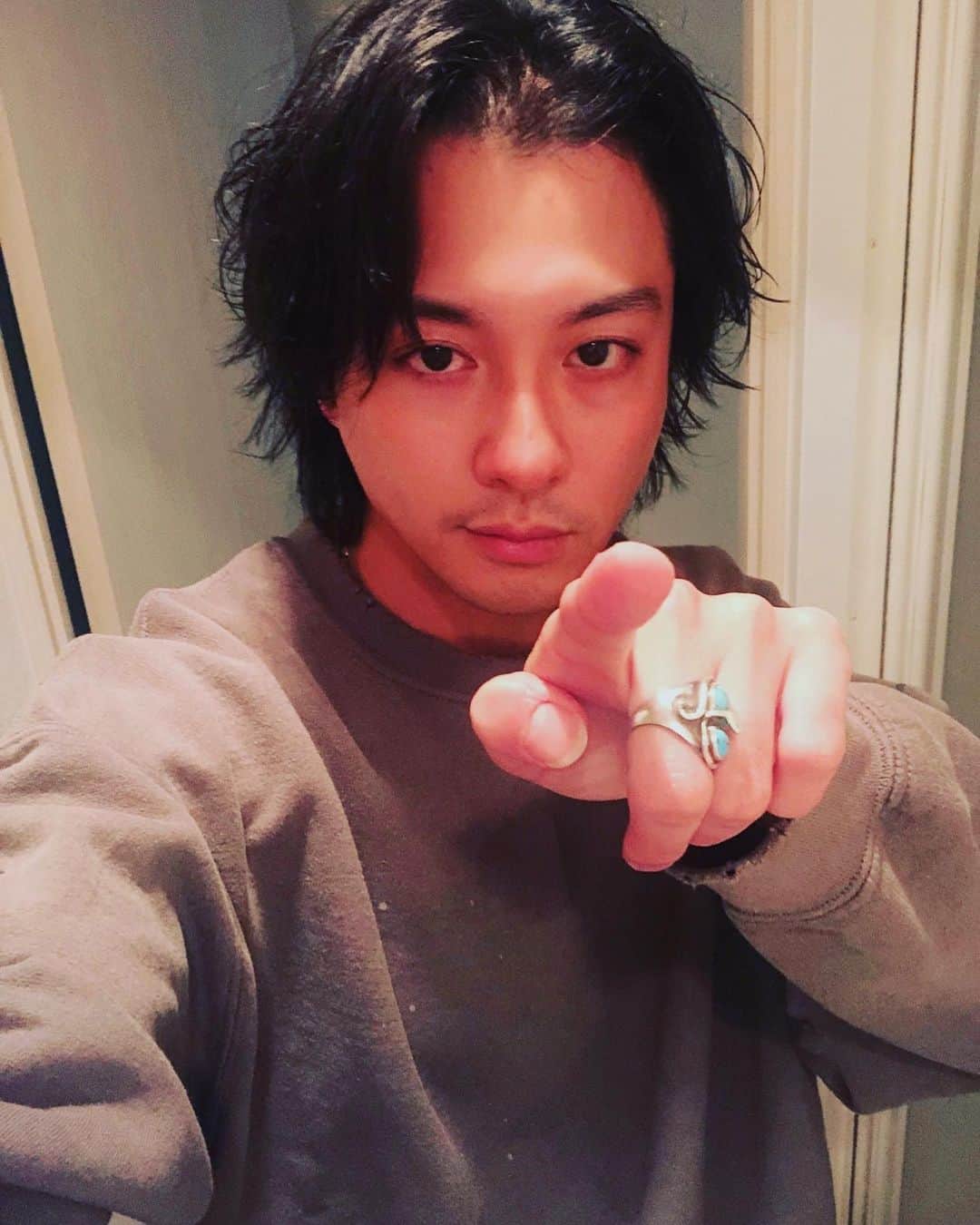 渡部秀のインスタグラム：「君たちの行く宛のないチョコ待ってるぜ  #すいません」