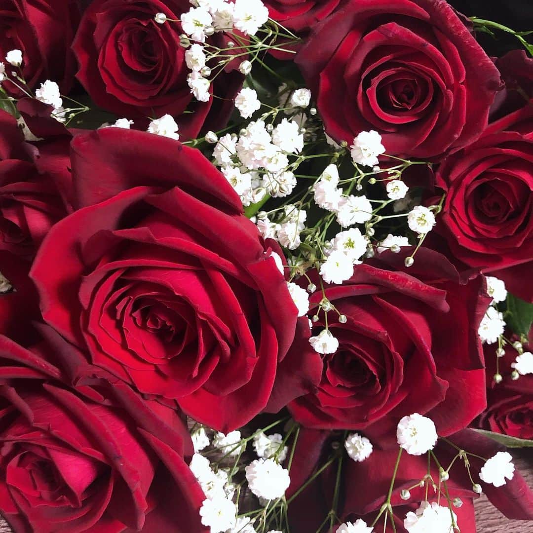 のインスタグラム：「🌹💕💗  私のチョコレートはいったいどこへ！！！」