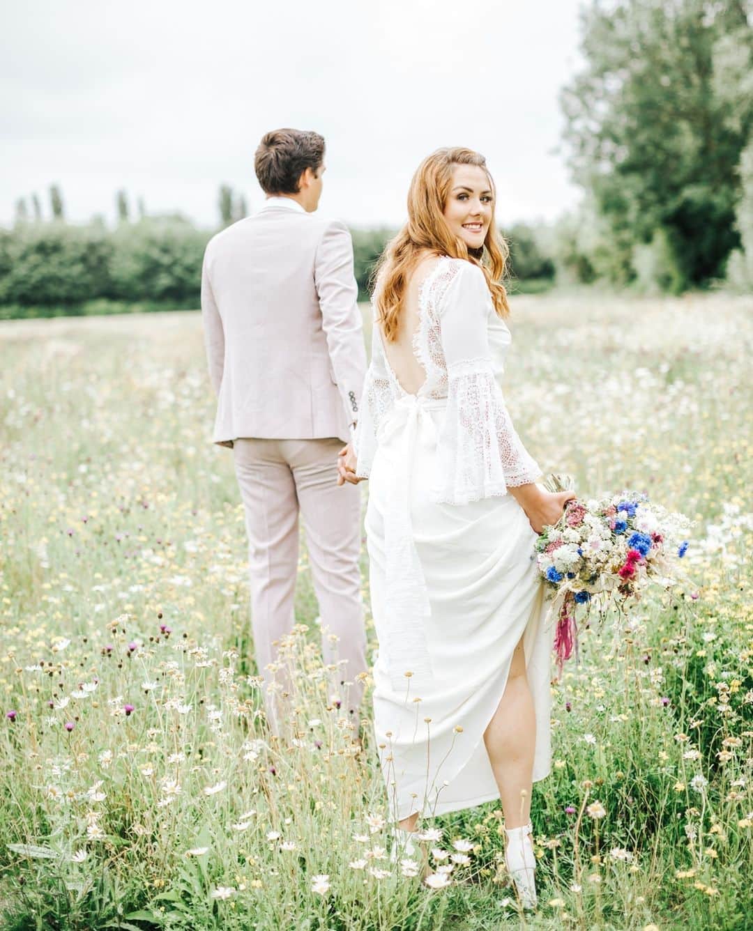 ミナのインスタグラム：「⭐ There's a big day ahead for all the couples planning their wedding and us wedding suppliers! ⭐⁠ ⁠ On the 22nd of February the prime minister will update us by announcing a roadmap that includes the steps that we need to take when getting out of lockdown. There are a couple of campaigns that are working really hard lobbying the government for a safe return of weddings as soon as possible. Check out @whataboutweddingsofficial and @uk_weddingsorg to get the latest updates and to see how you can help to make sure weddings are included in the roadmap.⁠ ⁠ This beautiful shoot featuring our Willow dress at the @thebarnatbrookendgreenfarm was featured by @engageweddings. Link in bio. ⁠ ⁠ ❤️ With this picture I want to wish you all a lovely Valentine's Day! ❤️⁠ ⁠ Photo & Film - @nikkiwatkinsphotoandfilm ⁠ Wedding Planner & Stylist - @misscarlysleandco_events⁠ Florist & Stylist - @saras.events.flowers⁠ Stationery - @tiggityboodesign⁠ Cake - @labellecakecompany⁠ Prop hire - @wrenark_⁠ Balloon arch - @creativedecorations⁠ Models - @modelcouple_d.s_ ⁠ ⁠ ⁠」