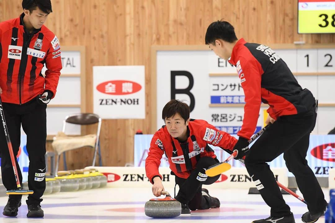 コンサドーレ札幌さんのインスタグラム写真 - (コンサドーレ札幌Instagram)「🥌 全農 日本カーリング選手権大会 3連覇を達成しました🏆✨  応援していただいた皆様、ありがとうございました！  この結果により、コンサドーレは4月に行われる世界選手権への出場権を獲得。 自分たちでオリンピックへの切符を掴み取る事ができます🔥 日本代表として頑張りますので、引き続き応援よろしくお願いいたします。  選手コメントなどはHPをご覧ください😊 https://www.consadole-sapporo.jp/news/2021/02/5788/  写真提供：日本カーリング協会🥌🇯🇵」2月14日 17時49分 - hokkaido_consadole_sapporo