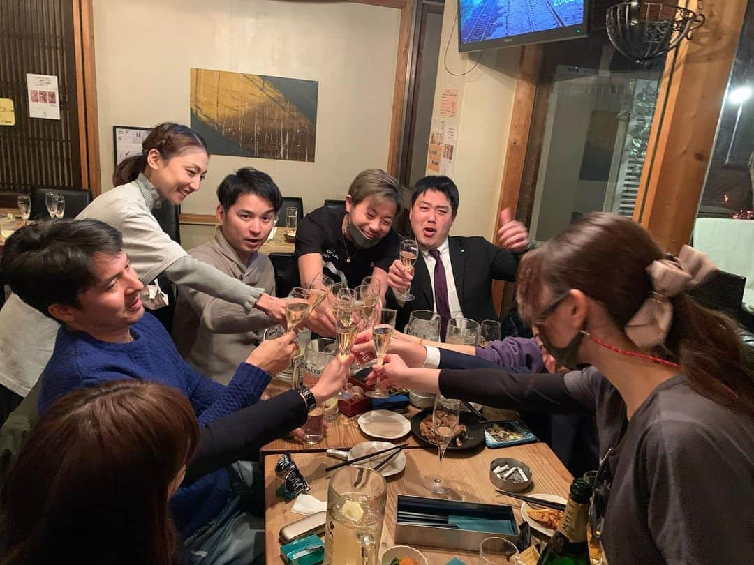 中川愛海さんのインスタグラム写真 - (中川愛海Instagram)「仲良しの恵比寿メンバーもお祝いに駆けつけてくれました！ ありがと❤️ @ami_nakagawa_  #中川愛海 #一日一回カンパイ #くるり #くるり恵比寿 #恵比寿 #恵比寿くるり #くるり9周年」2月14日 17時49分 - ami_nakagawa_