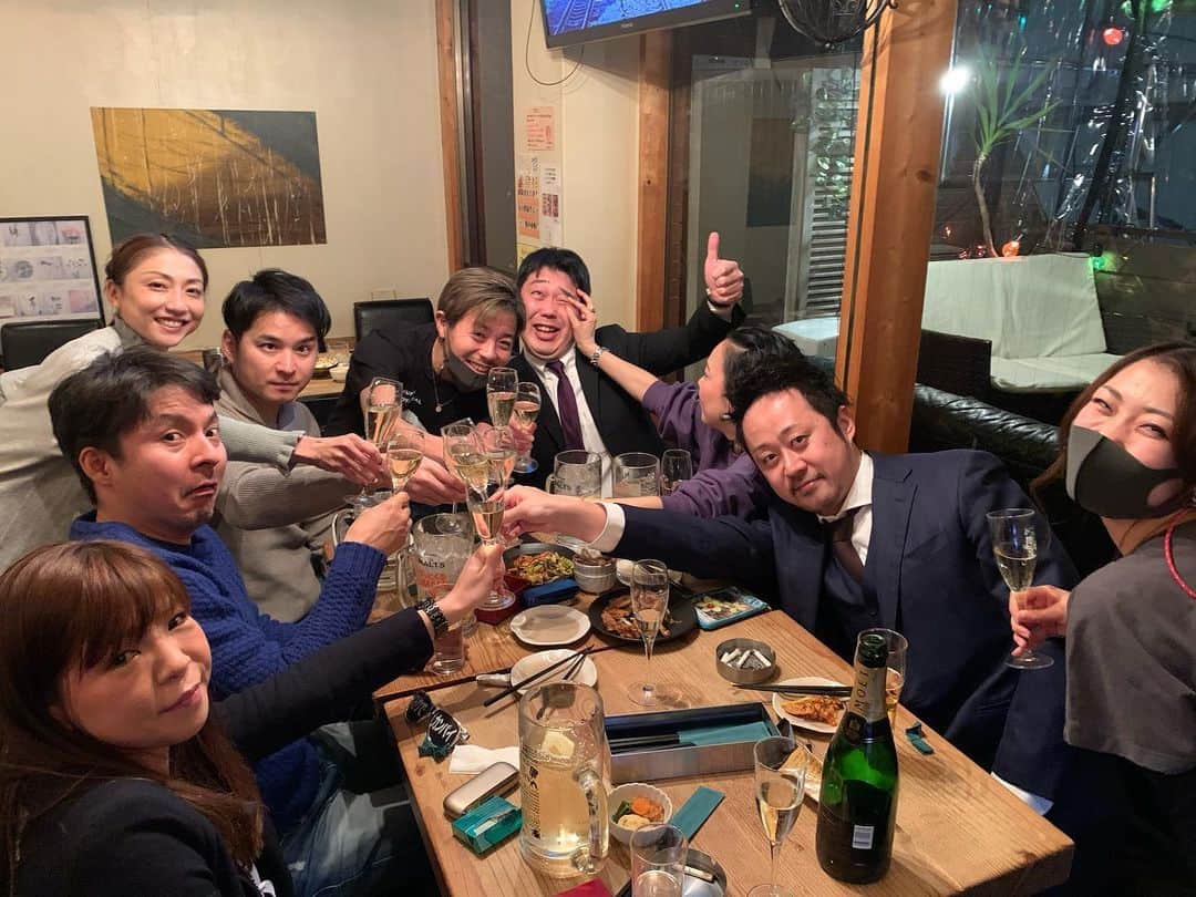 中川愛海さんのインスタグラム写真 - (中川愛海Instagram)「仲良しの恵比寿メンバーもお祝いに駆けつけてくれました！ ありがと❤️ @ami_nakagawa_  #中川愛海 #一日一回カンパイ #くるり #くるり恵比寿 #恵比寿 #恵比寿くるり #くるり9周年」2月14日 17時49分 - ami_nakagawa_