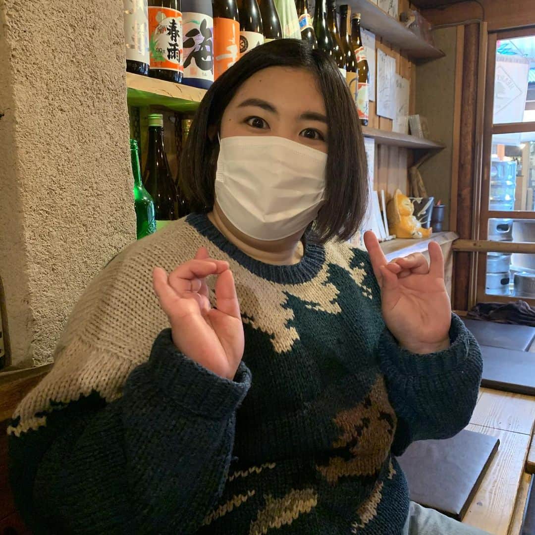 池田真一のインスタグラム：「漫才劇場のKiroroからバレンタインもらいました！ 熊プロのポーズを見たところ もしかしたら漫才劇場のコント55号かもです！」