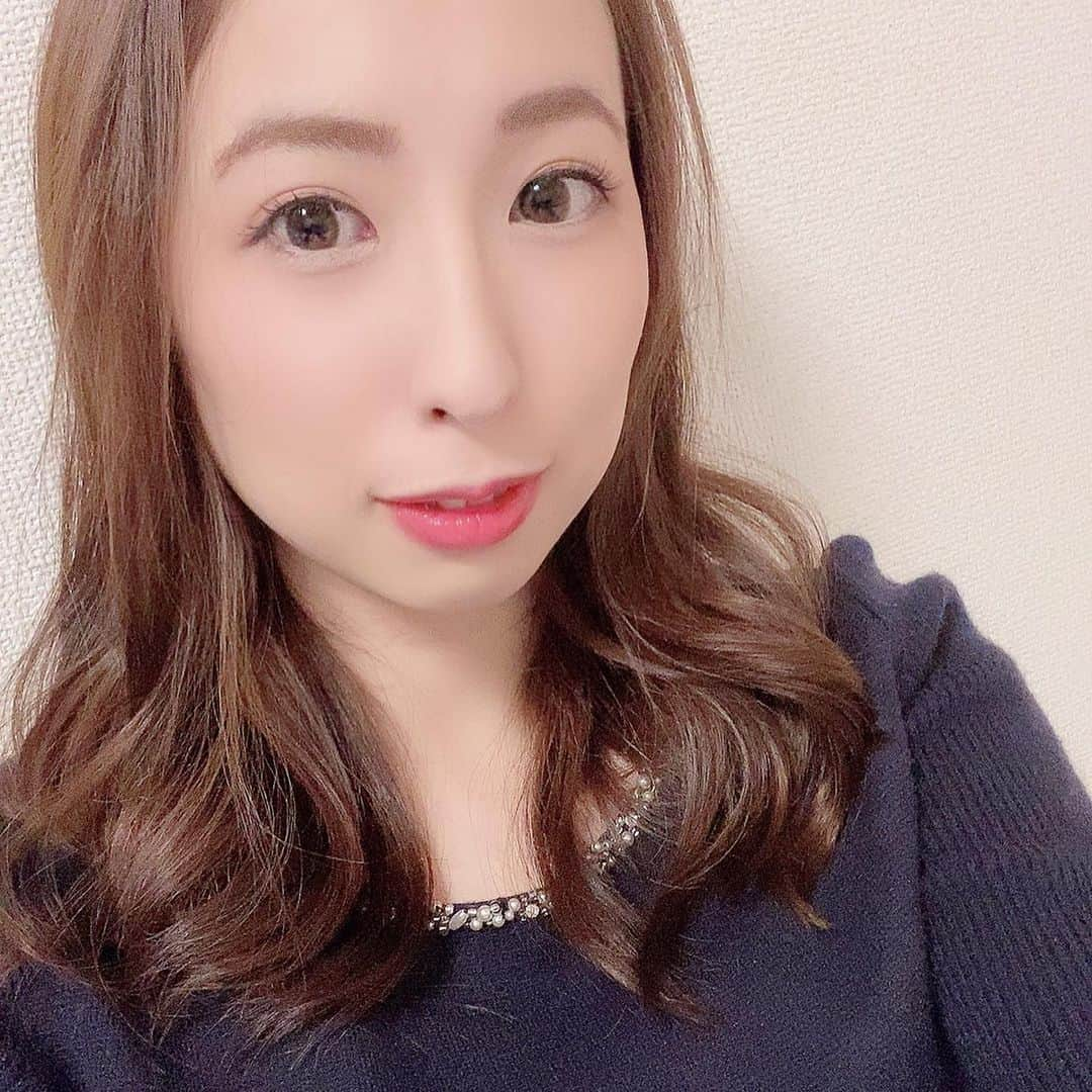 吉岡明日海のインスタグラム：「久しぶりに自撮りした😇💕  なぜかおでこを出しました😇 おでこ広いなあ…  #SOD #ソフトオンデマンド #syainbar #SOD女子社員 #女子社員 #女優部 #日本 #東京 #girl #ol #followｍe #オフィス #bar #フォロワー #募集中」