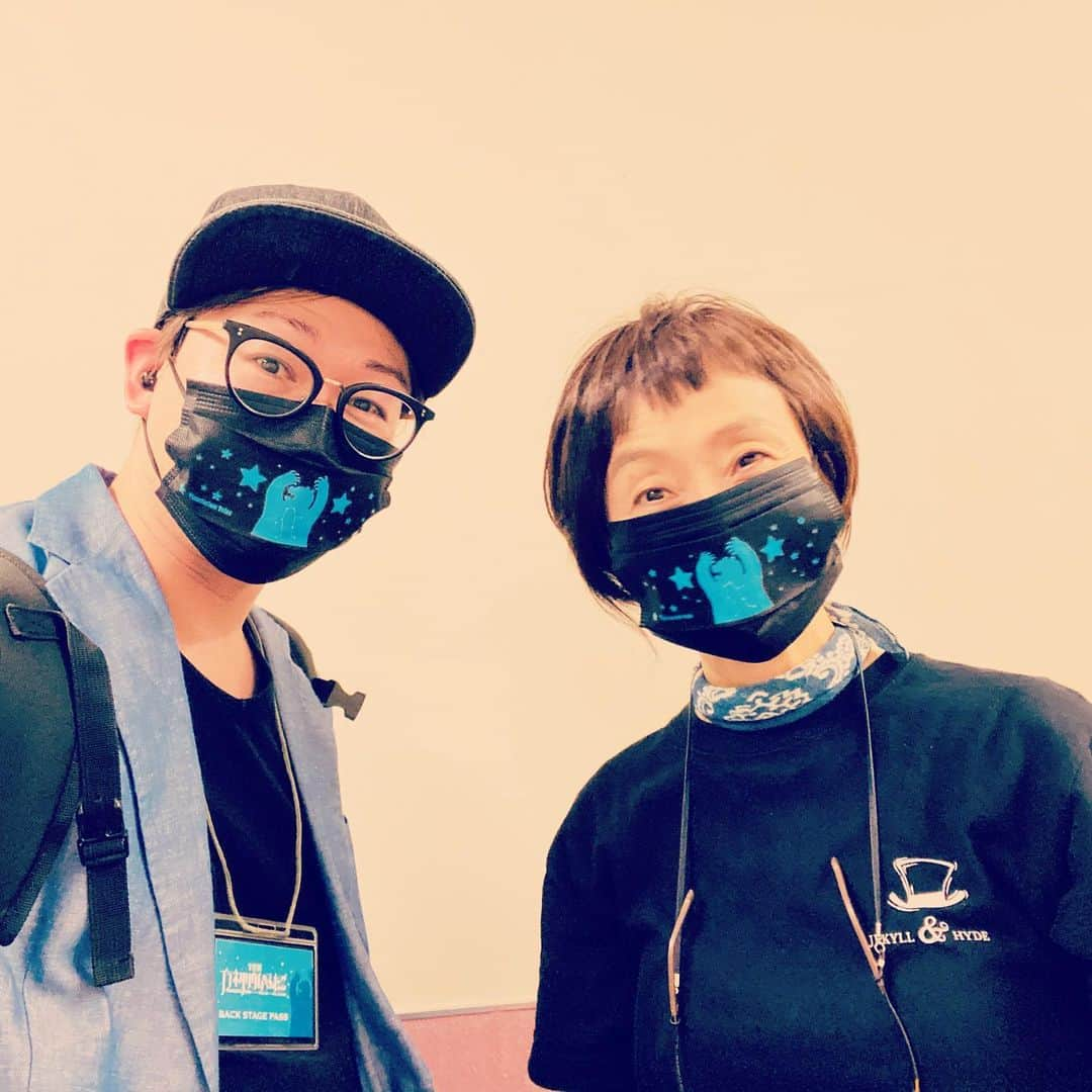 サイクロンZさんのインスタグラム写真 - (サイクロンZInstagram)「衣装進行の森歌さん。この人がいないと私の8つの早替えは成立しないだろう。感謝です。 #プラネタリウムのふたご #永田崇人 #阿久津仁愛 #佐藤アツヒロ #前島亜美 #菊池修司 #サイクロンZ #冨森ジャスティン #齋藤桐人 #山﨑秀樹 #安田カナ #黒木夏海 #谷啓吾 #田鍋謙一郎 #壮 一帆 #春風ひとみ #大澄賢也 #松尾貴史 #ウォーリー木下 #トクマルシューゴ #今泉りえ #青木美保 #いいむろなおき #伊藤祥子先生 #リアルマジシャンRYOTA」2月14日 17時53分 - cyclonezzzz