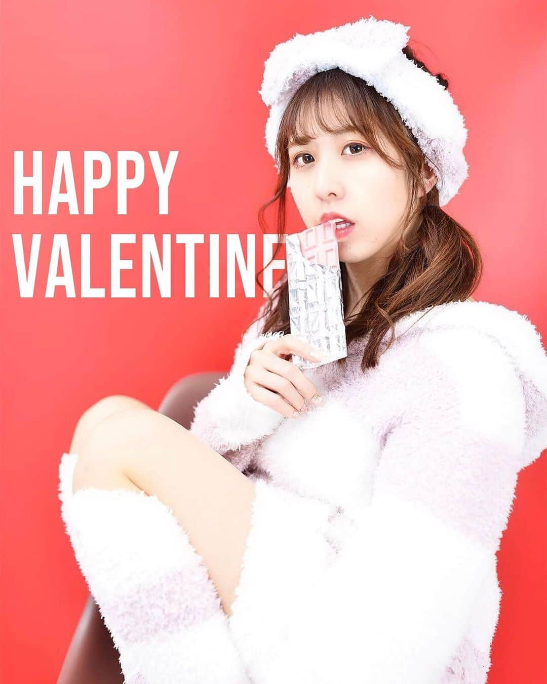 井上麗夢さんのインスタグラム写真 - (井上麗夢Instagram)「#Valentine﻿ #happyValentine﻿ ﻿ 本日20:00〜﻿ YouTube START！！！﻿ ﻿ ﻿ __________﻿ ﻿ 【#YouTube】﻿ ﻿ 2/14(日)20:00〜START﻿ 毎週、金日更新﻿ ﻿ 女子が吐露する「とろトーク」﻿ ただ、お酒飲んで喋ってる﻿ 私たちが楽しいだけのチャンネルです🥰❤️﻿ ﻿ ﻿ プロフィールトップページからリンク飛べます🙆‍♀️❤️﻿ ﻿ 「とろチャンネル」﻿ で検索するとたくさんでてきちゃうから﻿ 大変かもしれないけど、、笑笑﻿ 見つけてチャンネル登録してもらえたら﻿ とってもうれしいなー！！﻿ ﻿ ﻿ お題のストックは50個以上！﻿ めちゃくちゃに喋り倒して﻿ 飲み倒します！！！！﻿ ﻿ ﻿ __________﻿ ﻿ ﻿ ﻿ Twitter:@Remu_19﻿ ﻿ ﻿ ﻿ #カメラ女子 #カメラ女子部 #ipone #東京写真部 #写真部 #instagood  #clubhouse #olympuspen #写真好きな人と繋がりたい  #写真を撮るのが好きな人と繋がりたい  #カメラ好きな人と繋がりたい #カメラマン募集 #ファインダー越しの私の世界  #フィルター越しの私の世界 #ポートレート #ポートレートモデル #女優 #井上麗夢　#YouTube #ダイエット #写真集 #被写体モデル #被写体  #撮影会 #断捨離　#撮影会　#ガーナチョコレート」2月14日 17時56分 - remu_inoue