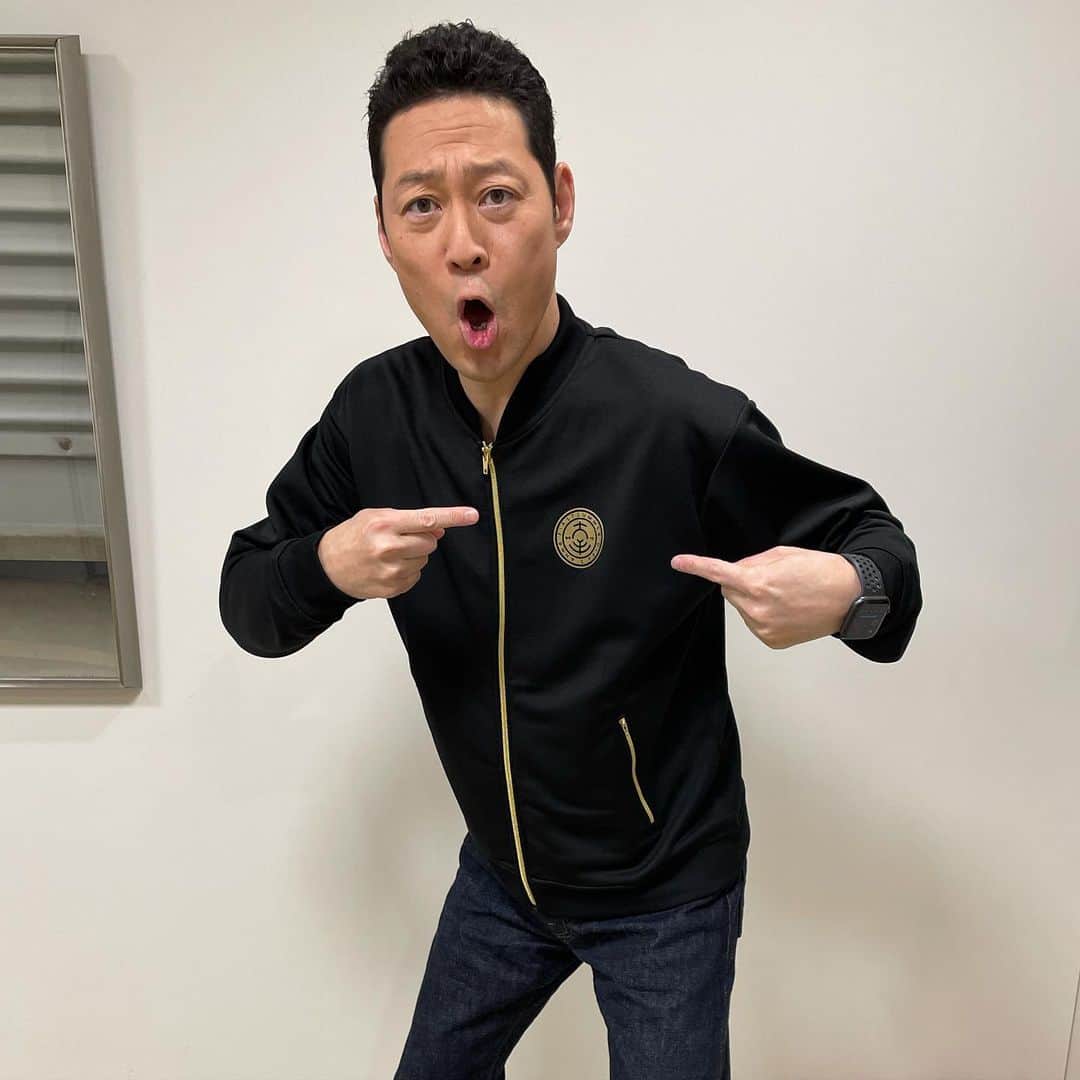 東野幸治のインスタグラム：「ファーストサマーウイカさんからANN0のオリジナルジャージ届きました！ これからの季節にバッチリ！普段着させてもらいます！」