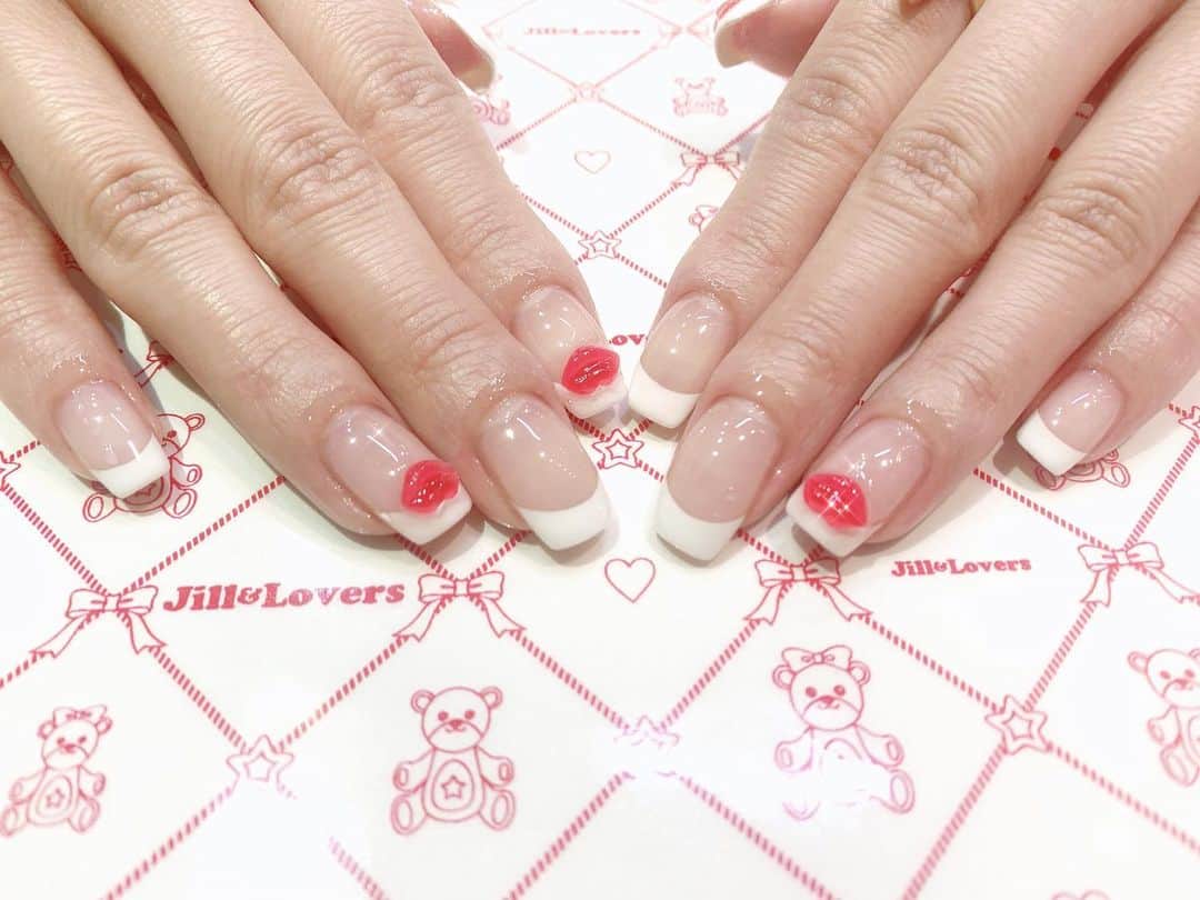 mamijinguのインスタグラム：「❤️💋  #jillandlovers #nail #nailart #paragel #gelneil#gel #ネイル #ネイルアート #me #look #love #かわいい#バレンタイン」