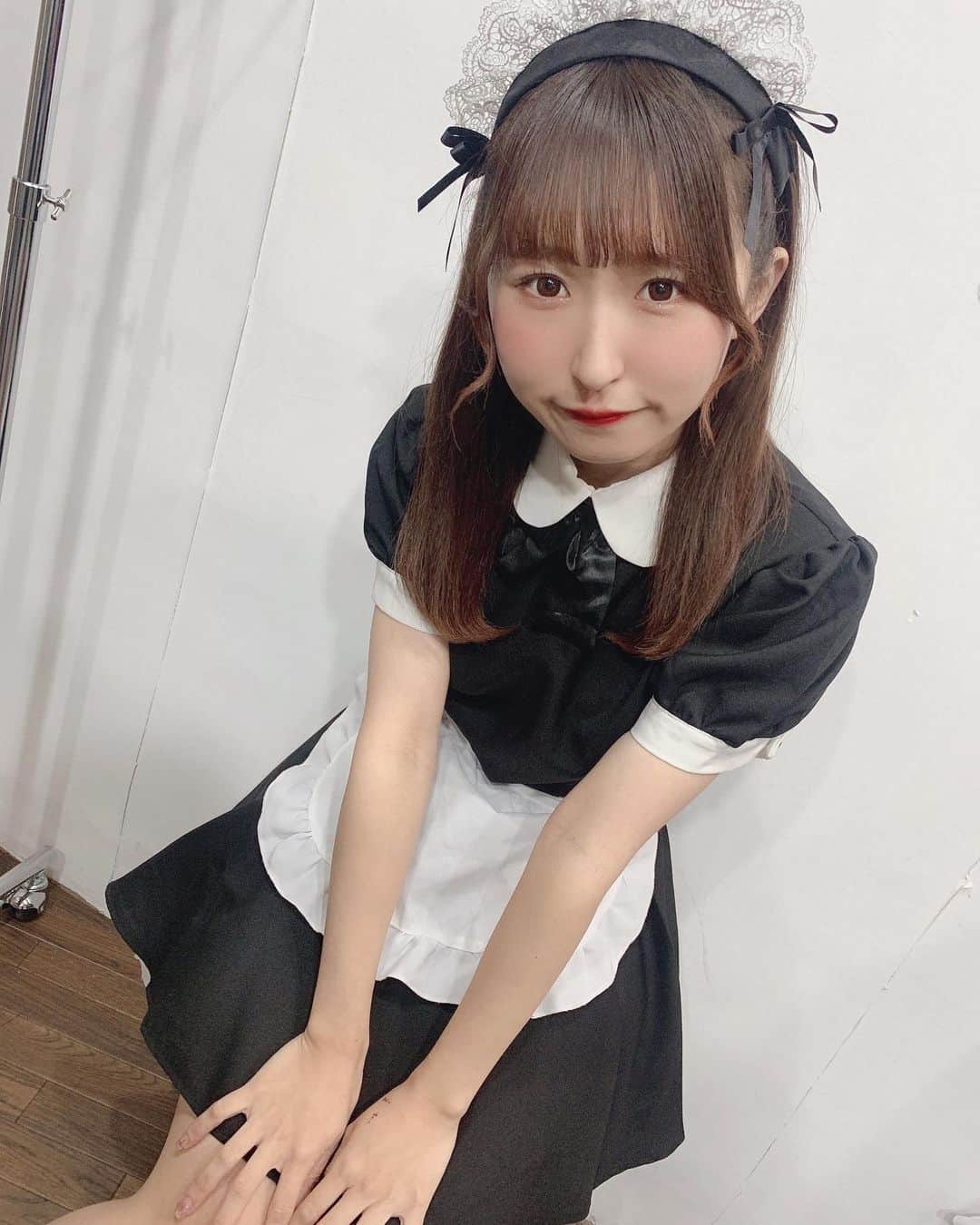 のインスタグラム：「♥ . 𝒉𝒂𝒑𝒑𝒑𝒚 𝒗𝒂𝒍𝒆𝒏𝒕𝒊𝒏𝒆 🍫 . #バレンタイン #バレンタインデー #バレンタイン2021 #メイド服 #メイド服コスプレ #コスプレ #メイド #メイドコスプレ #cosplay #maid #アイドル #セイラ #はむはむオレンジ」