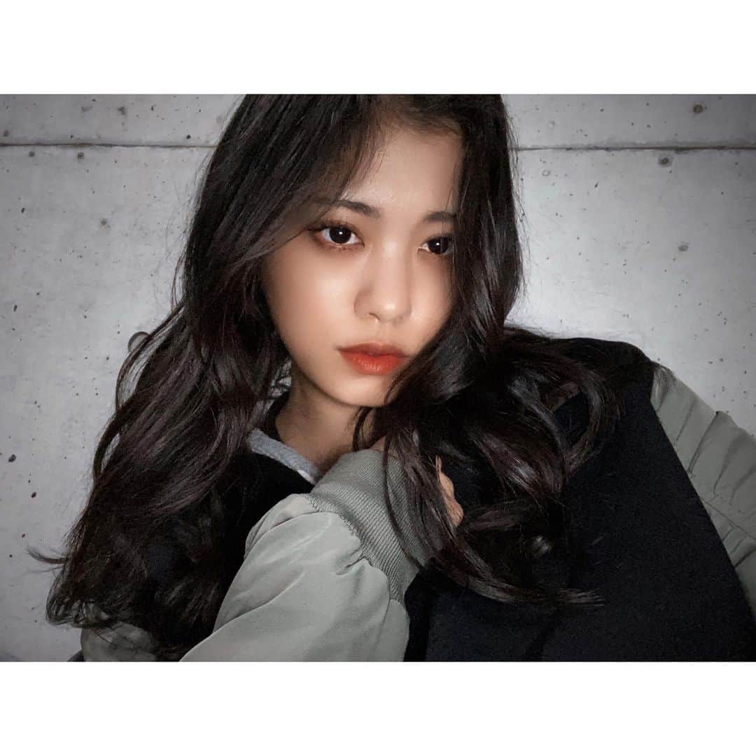 のインスタグラム：「今年も黒髪で迎えたバレンタインデーです🧏🏻‍♀️🖤 #tsubaki_factory #岸本ゆめの #きしもとのモト」