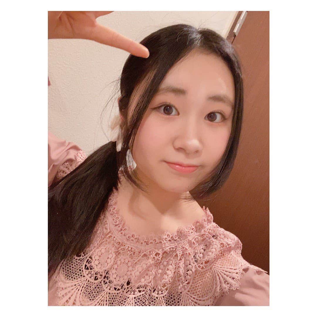 BmF【公式】のインスタグラム：「今日はバレンタインですね🍫🍫🍫 私はあげる相手がいないのでお父さんとおじいちゃんにあげました😗  ところで皆さんは手作り派ですか？？？ 私はお菓子作りが苦手なので買って渡す派です！ クッキーを焼くと何故か4分の3が真っ黒に焦げます😅 なのでお菓子作れる方って本当すごいなって思います笑  #kurumi #BｍF #ビーマイナーエフ   #jk1  #04  #バレンタイン #女子力あげたい」