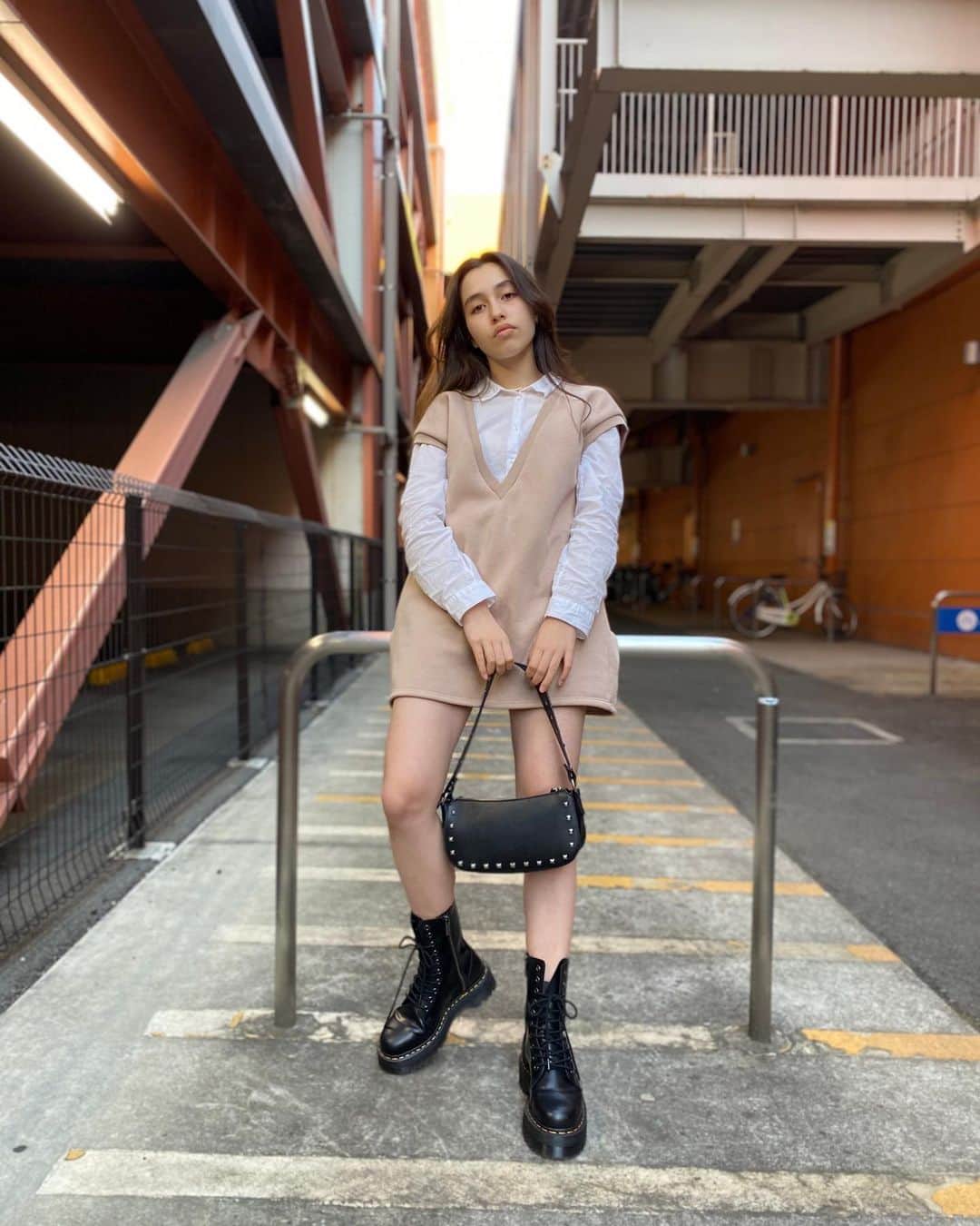 南青山少女隊のインスタグラム：「😕😕😕 . 南青山のYouTube見てね😌 . . #MAS #南青山少女隊 #YouTube #youtuber #ユーチューブ #fashion  #ootd #ファッション #韓国ファッション #海外ファッション #make #メイク #ドクターマーチン #drmartens」