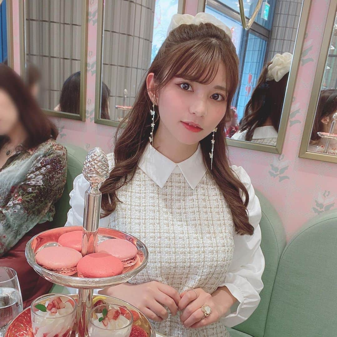 本田夕歩さんのインスタグラム写真 - (本田夕歩Instagram)「HappyValentine❤  #LADUREE #ladureeshibuya #アフタヌーンティー #カフェ #量産型コーデ #量産型女子」2月14日 18時25分 - pon_chan216