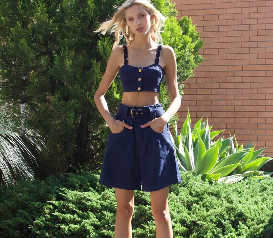 アリスマッコールのインスタグラム：「Laidback luxe 🦋 #aliceMcCALL」