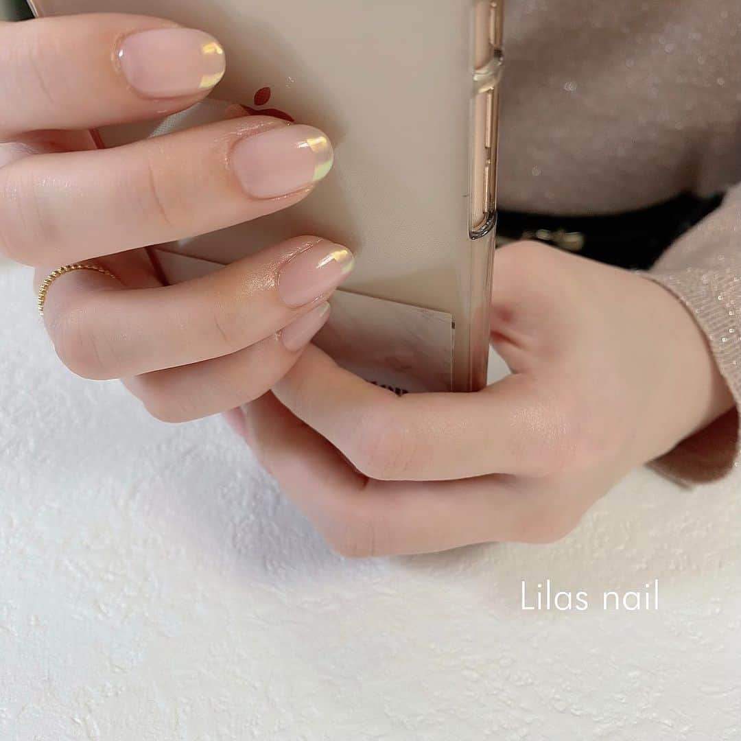 makoのインスタグラム：「* Aurora French×Aurora Lip ♡ いつもありがとうー🐻 #girlynail #ガーリーネイル #ミラーネイル #glitternail #젤네일 #젤네일아트 #젤네일전문 #フレンチガーリー  #ギンガムチェック #ギンガムチェックネイル #オーダーチップ #ブライダルネイル #ワイヤーネイル  #セルフネイル #스누피네일아트 #左右非対称ネイル #ちょうちょネイル #蝶々ネイル #ヴィンテージネイル #水滴ネイル #オーロラネイル #フレンチネイル #冬ネイル #マットネイル #韓国ネイル」