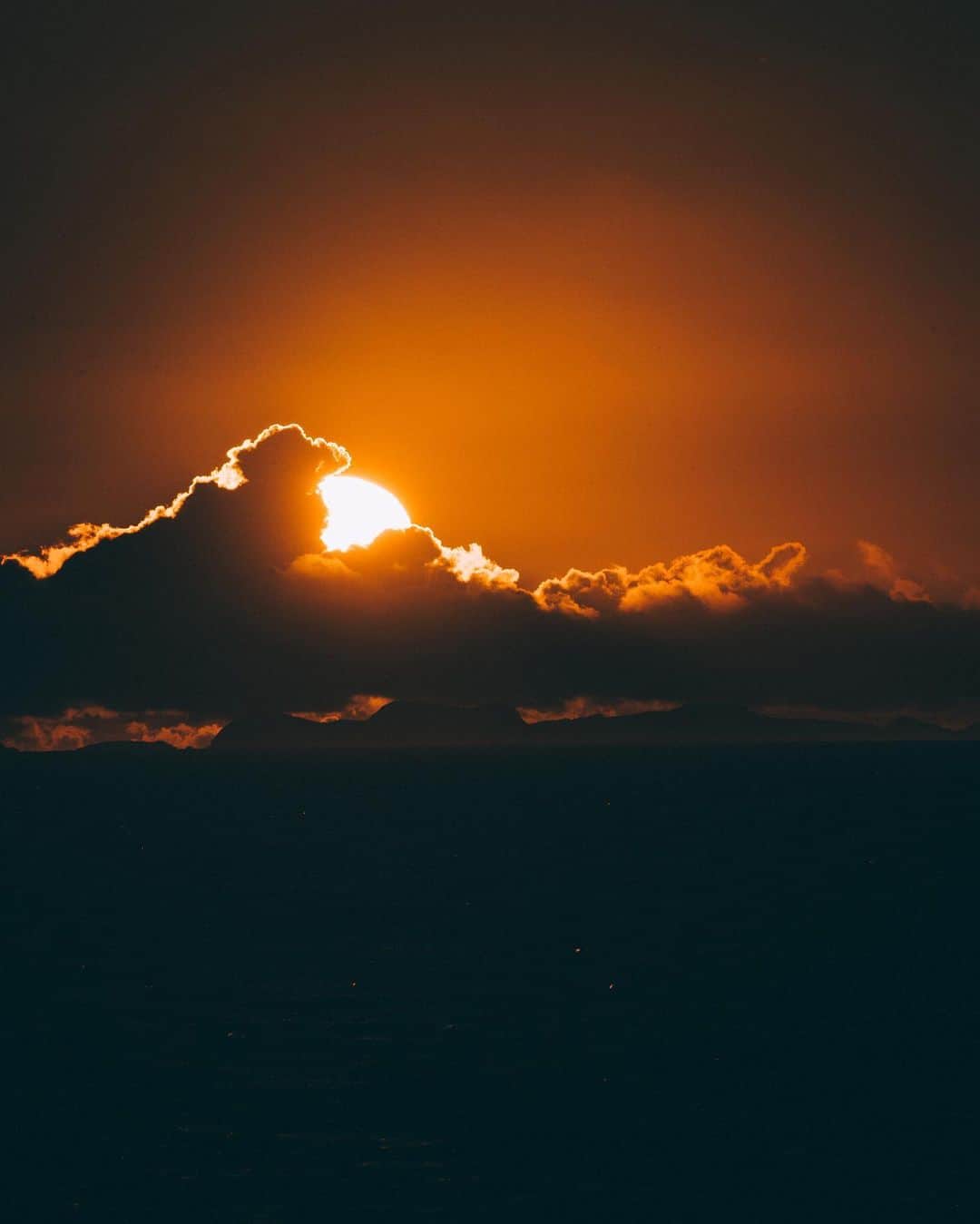 山中海輝のインスタグラム：「How beautiful today's sunset!! shoot from my room.」