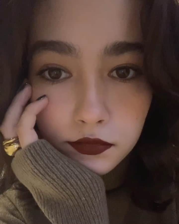 青山ケイトのインスタグラム：「off to buy snacks. Happy Valentine’s Day! 🤍🤍🤍🤍」