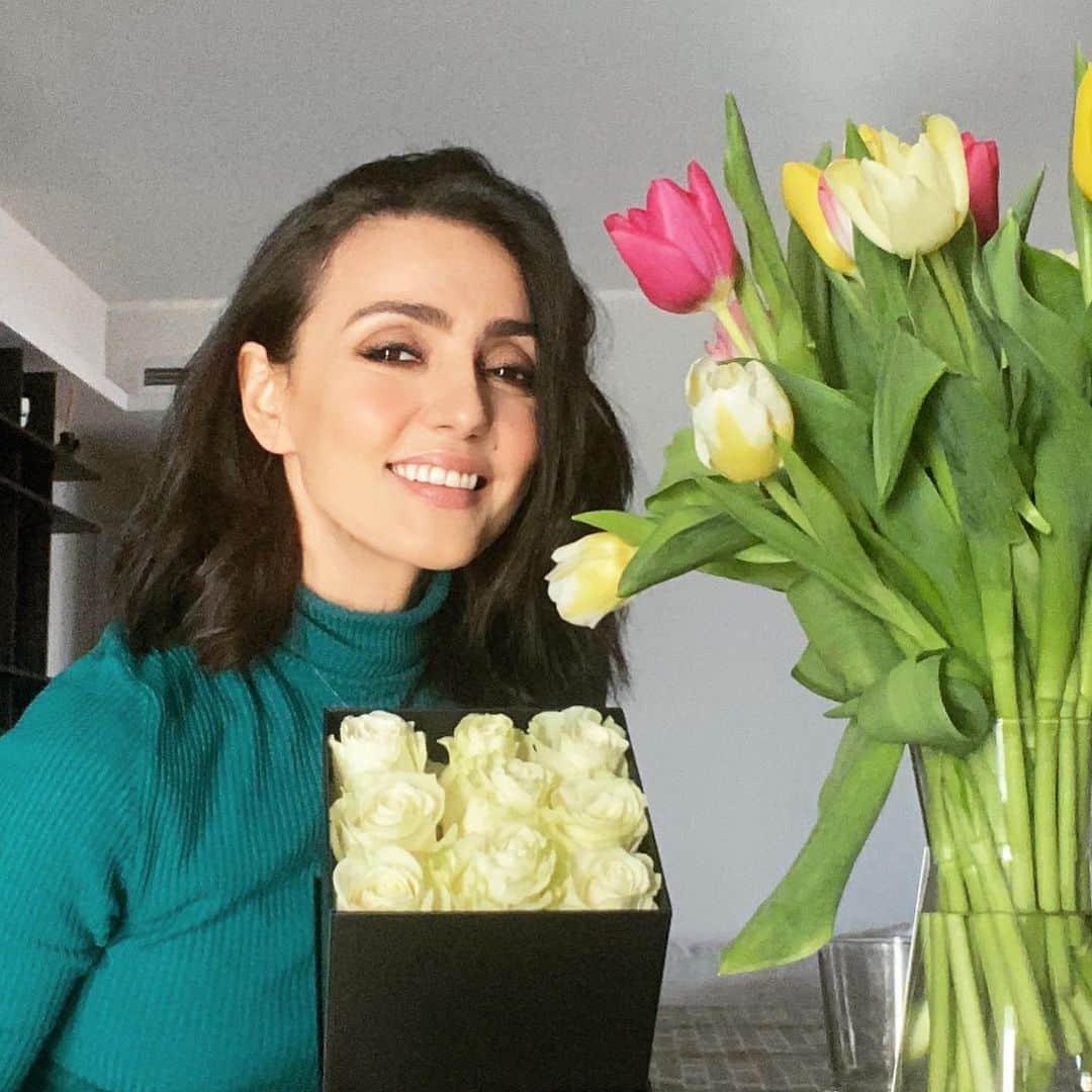 Ambra Angioliniのインスタグラム：「S. Valentino per te Miss Italia ... non finisce qui!  Grazie al verbo amare che viene bene coniugato in ogni tempo : passato, presente, futuro....pure remoto, condizionale, congiuntivo e imperfetto! #tiè#svalentino #sgennaro #sfaustino #amore」