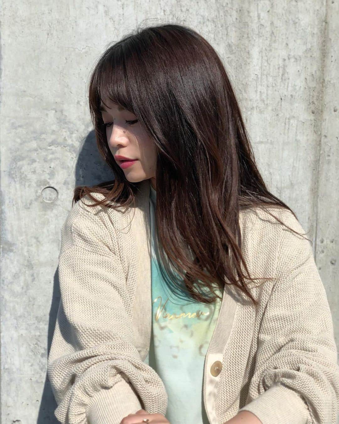 新谷美奈のインスタグラム：「.﻿ ﻿ Nina mew Spring Collection🌷﻿ ﻿ この春おさえたい“ニュアンスパステル”は﻿ インナーにひとさじ加えて﻿ 春の訪れをアピールして🌷🐝☺️﻿ ﻿ ﻿ Nina mew﻿ cardigan ¥27,000+tax﻿ T-shirt ¥10,000+tax﻿ pants ¥16,000+tax﻿ ﻿ @ninamew_official#Ninamew#ニーナミュウ#セレクトショップ#selectshop」